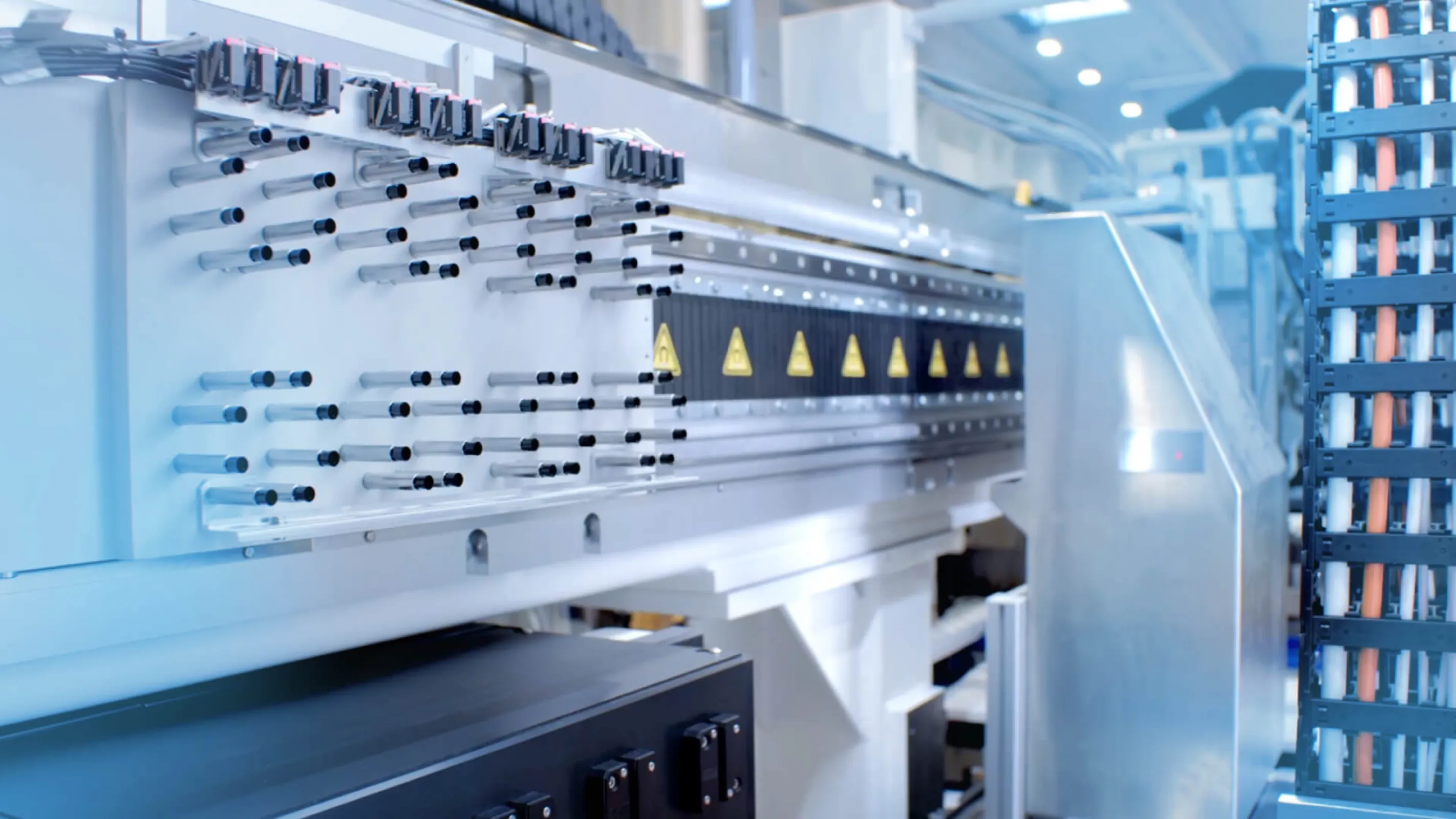 Side Entry Takeout System -  Supreme performance for high throughput injection Molding with integrated AOI