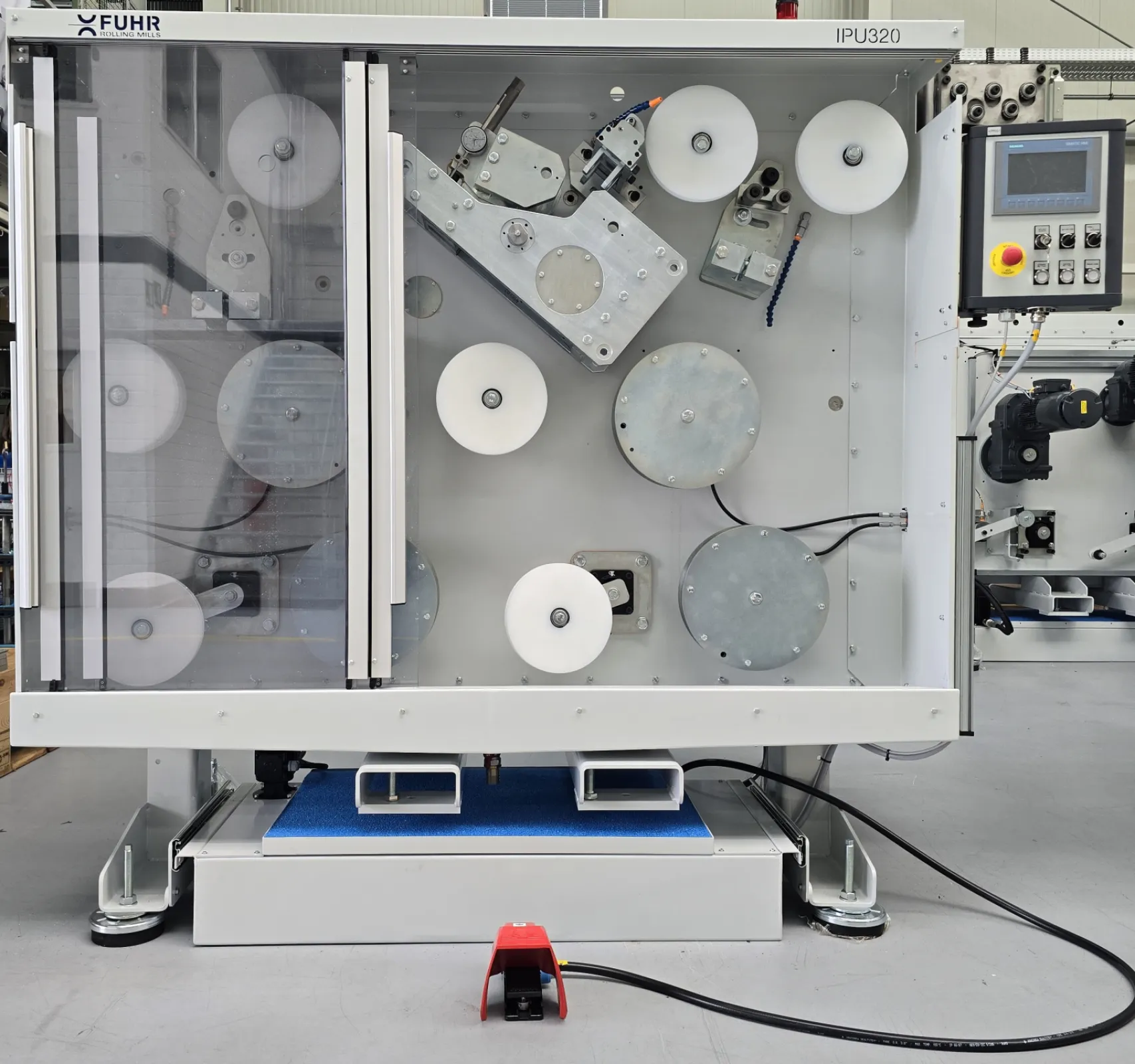 Due to its small size of 2mx2m, the IPU320 can easily be integrated into any wire enamelling line.