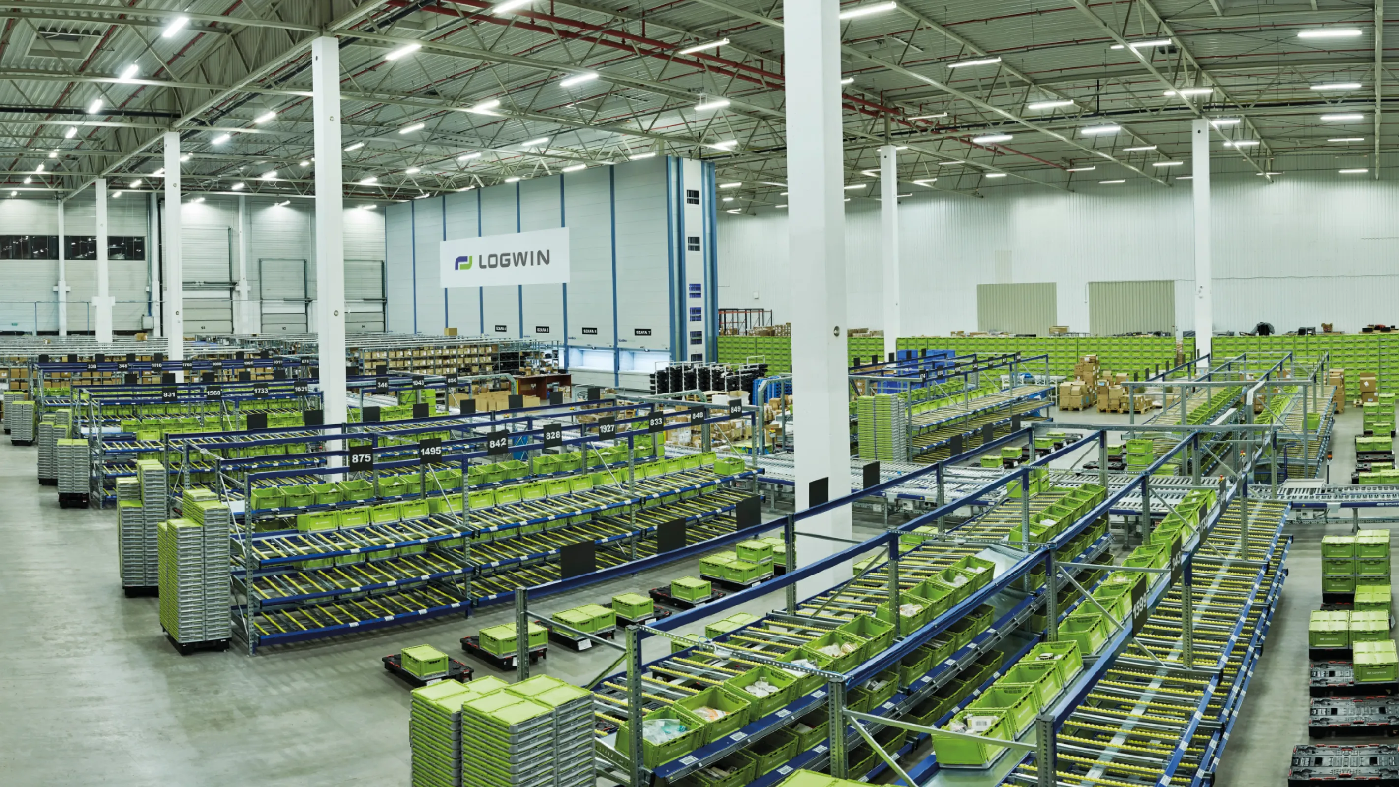 Warehousing - The right place for every product. Logwin’s services in the area of warehousing: Pallet and block storage, high-bay racking, shelving and small parts storage.