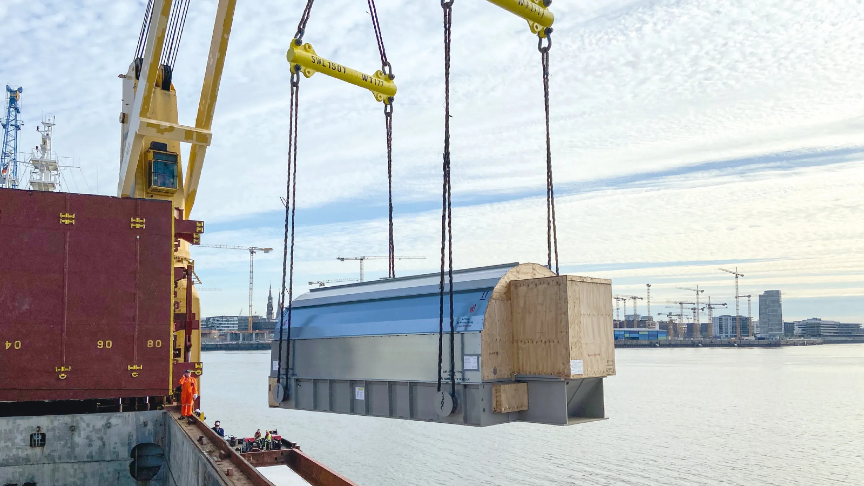 Ships usually order spare parts when they are needed, so rapid delivery of the required components is especially important. We deliver components and spare parts for ships – be it in the shipyard, in port or out at sea.