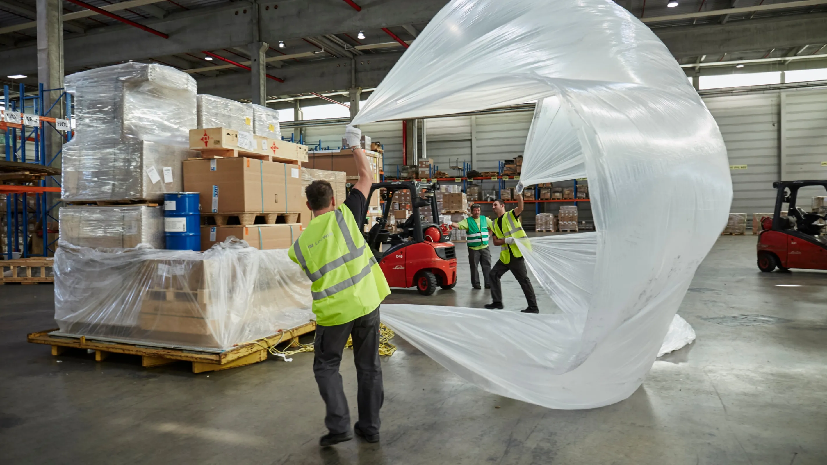 Logwin offers modular service packages for online retail to meet the special demands it places on logistics and IT.