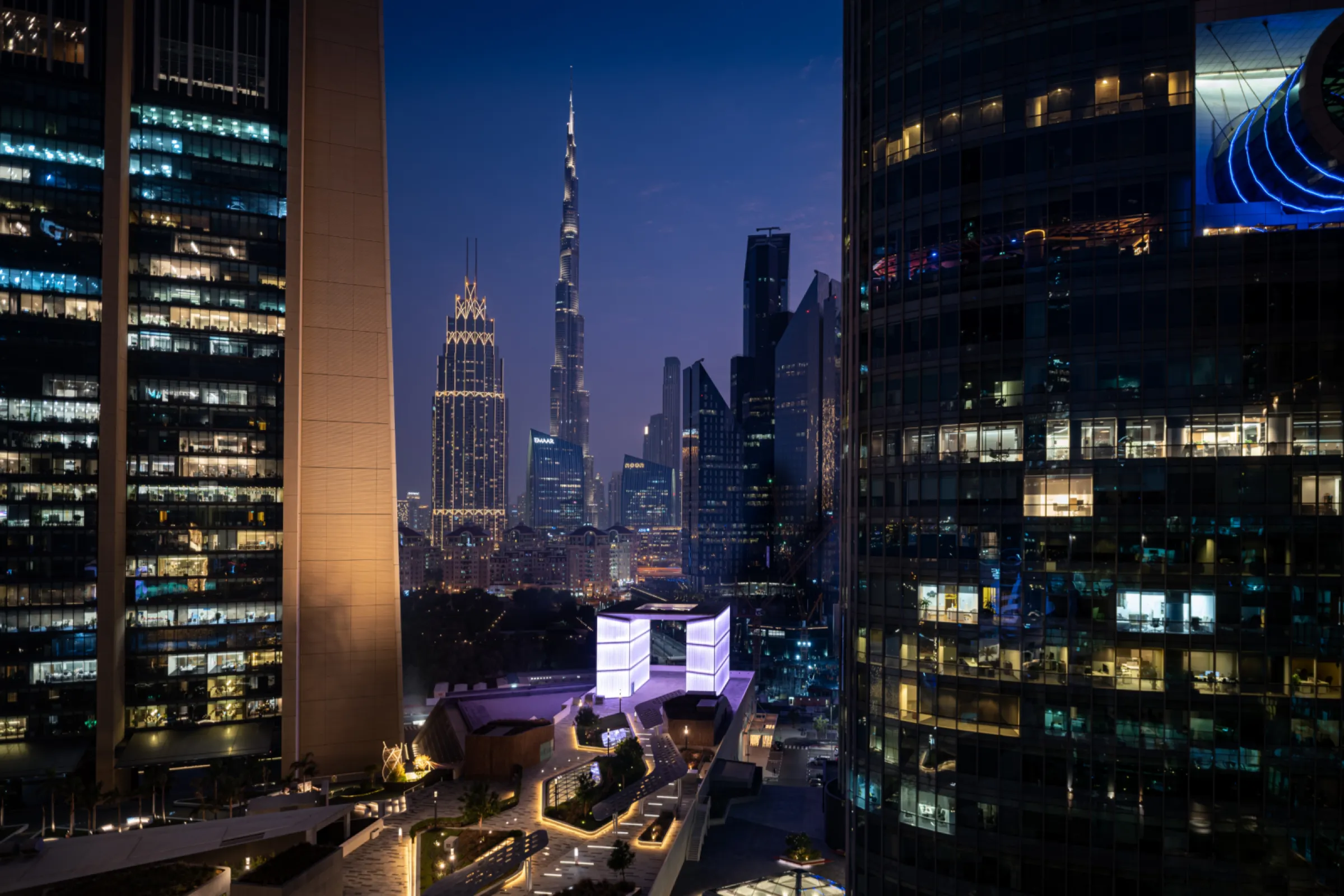 Gate Avenue at DIFC, Dubai/UAE - LINIT®EcoGlass P 40/80/7, low iron, cord, TCH (toughened, color ceramic frit, heat-soak-test); LINIT®EcoGlass P 40/80/7, low iron, cord, W1.7, TH (toughened, heat-soak-test)