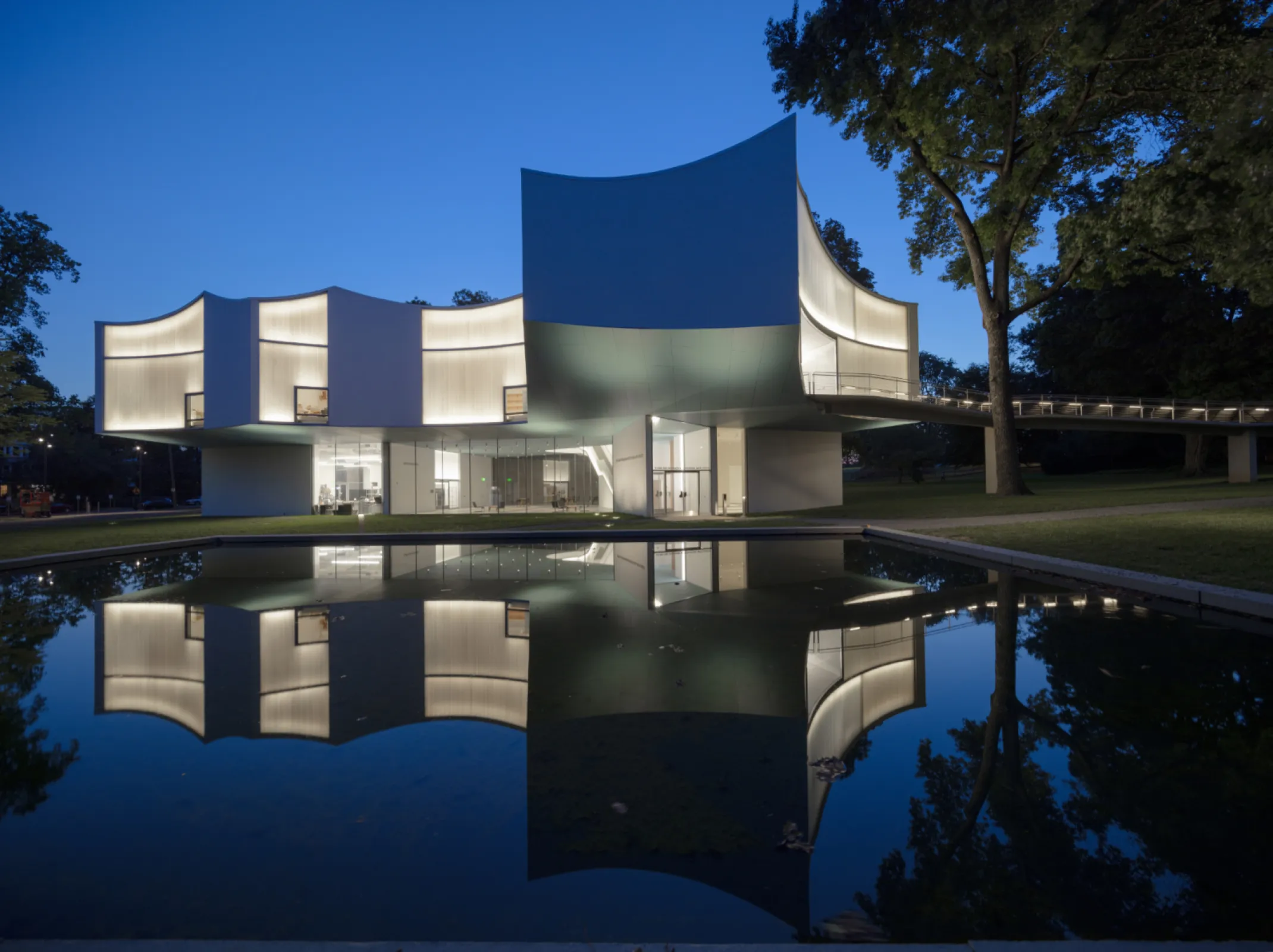 Winter Visual Arts Center, Franklin & Marshall College, Lancaster/USA -LINIT®EcoGlass P 26/60/7, low iron, 504, TH (toughened, heat-soak-test), in combination with translucent insulating material (TIM)