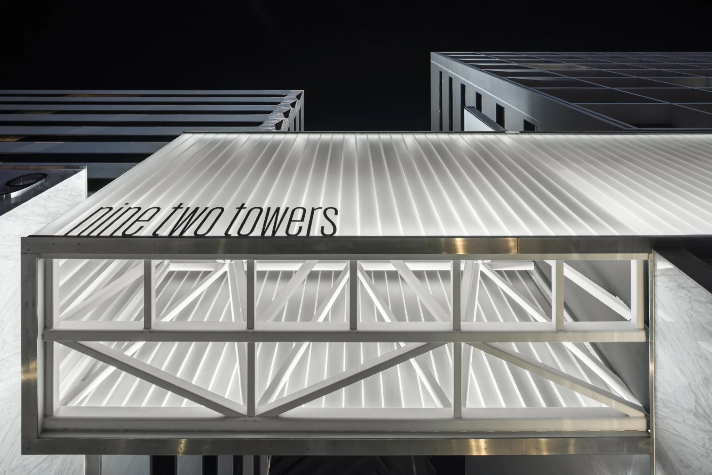 9255 - 9229 Sunset Blvd; Los Angeles/USA - LINIT®EcoGlass P 26/60/7, low iron, 504, S (sandblasted), TH (toughened, heat-soak-test)