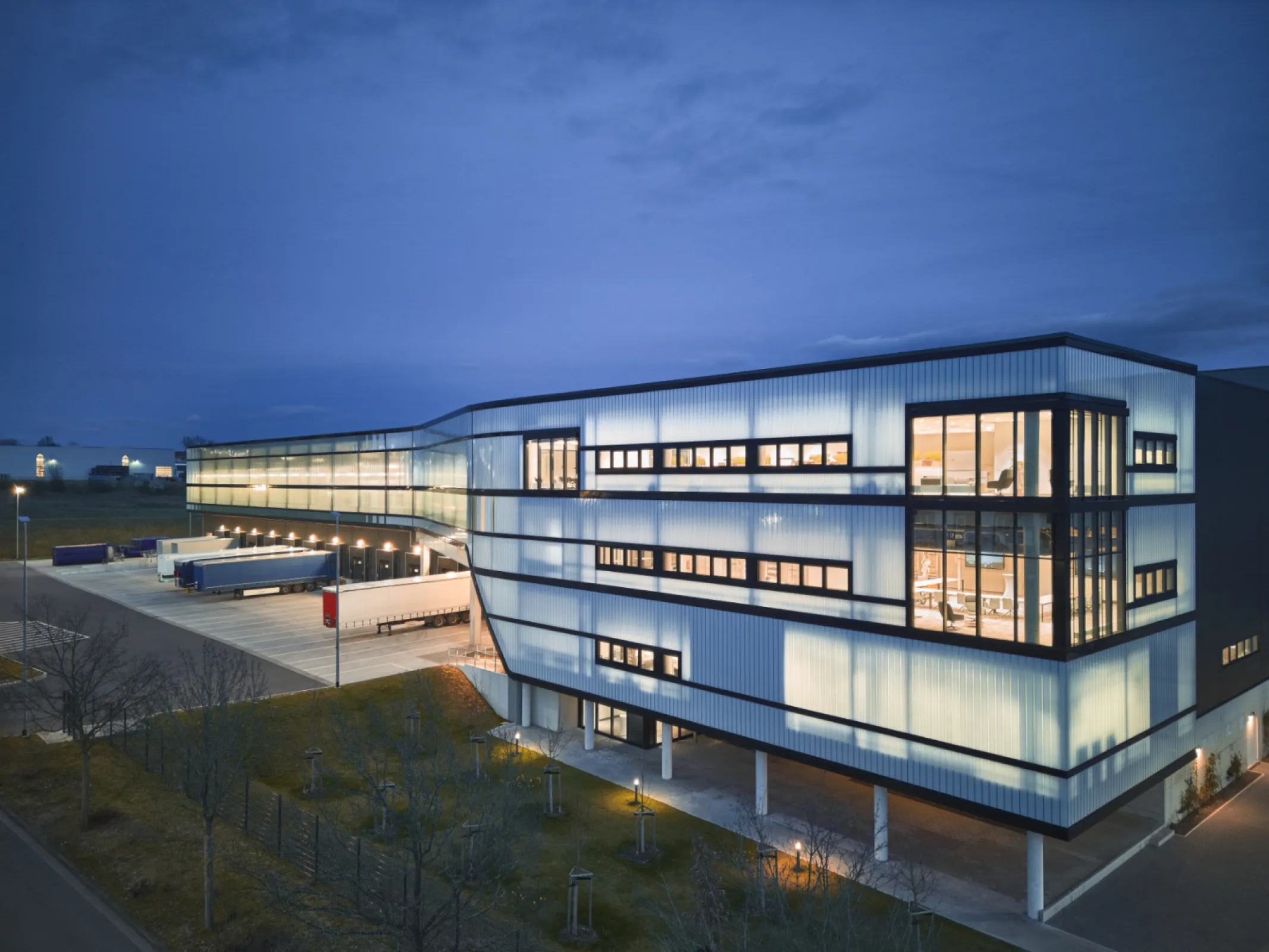 Weidmüller - Next Generation Logistics, Eisenach/Germany - LINIT®EcoGlass P 23/60/7, clarissimo, partially TH (toughened, heat-soak-test), in combination with translucent insulating material (TIM); LINIT®EcoGlass P 26/60/7, clarissimo, W1.7, partially TH, in combination with translucent insulating material (TIM)