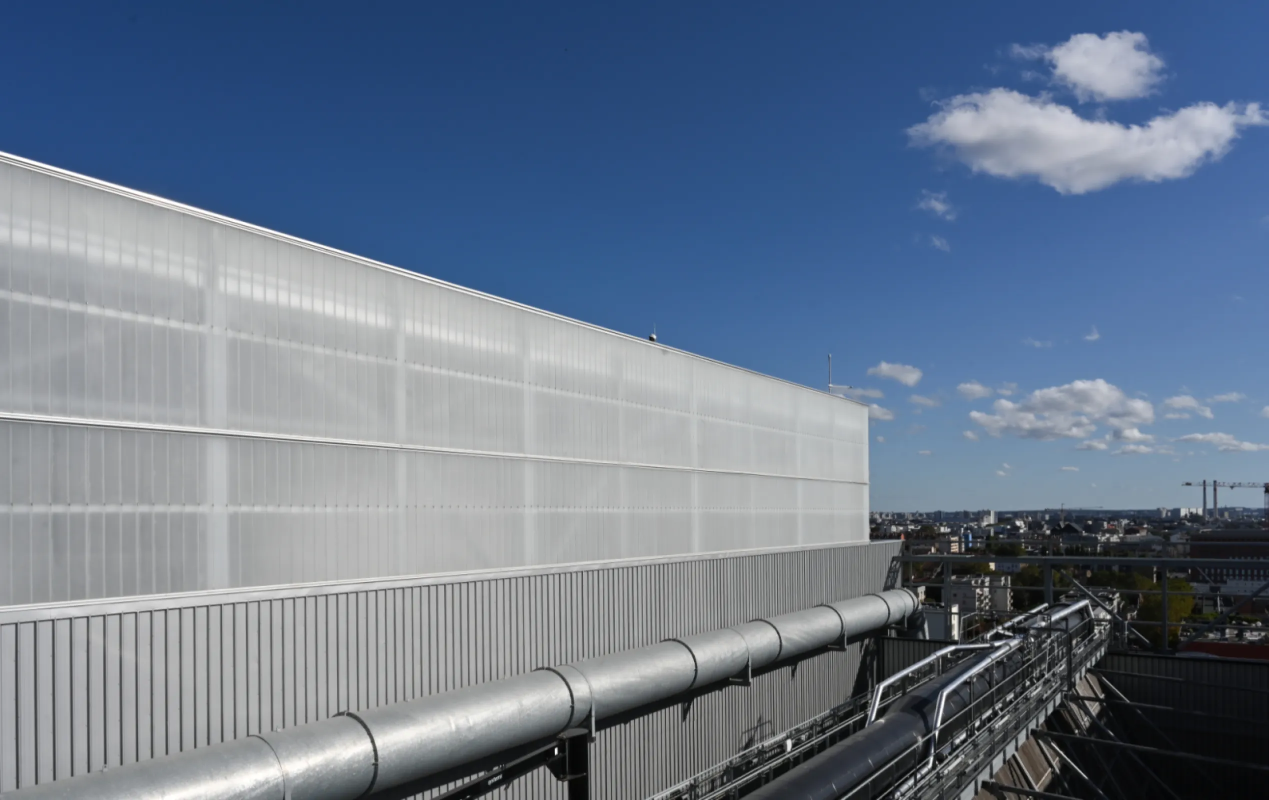 Waste-to-energy plant Syctom Ivry, Paris 13, Ivry-sur-Seine, Paris/France - LINIT®EcoGlass P 26/60/7, low iron, clarissimo, TH (toughened, heat-soak-test); LINIT®EcoGlass P 26/60/7, low iron, clarissimo, S (sandblasted), TH; LINIT®EcoGlass P 26/60/7, low iron, clarissimo, wired, S