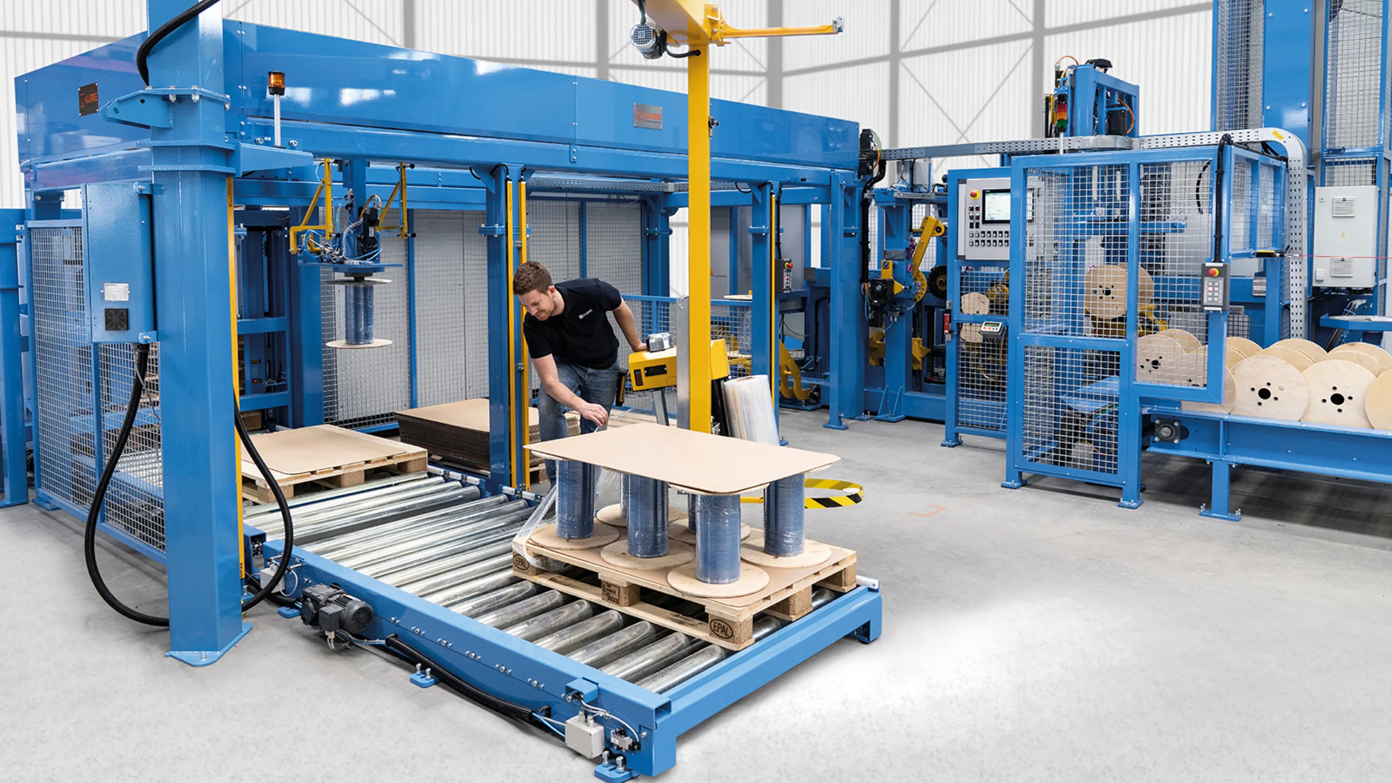 All processes from pay-off and extrusion to take-up and picking.