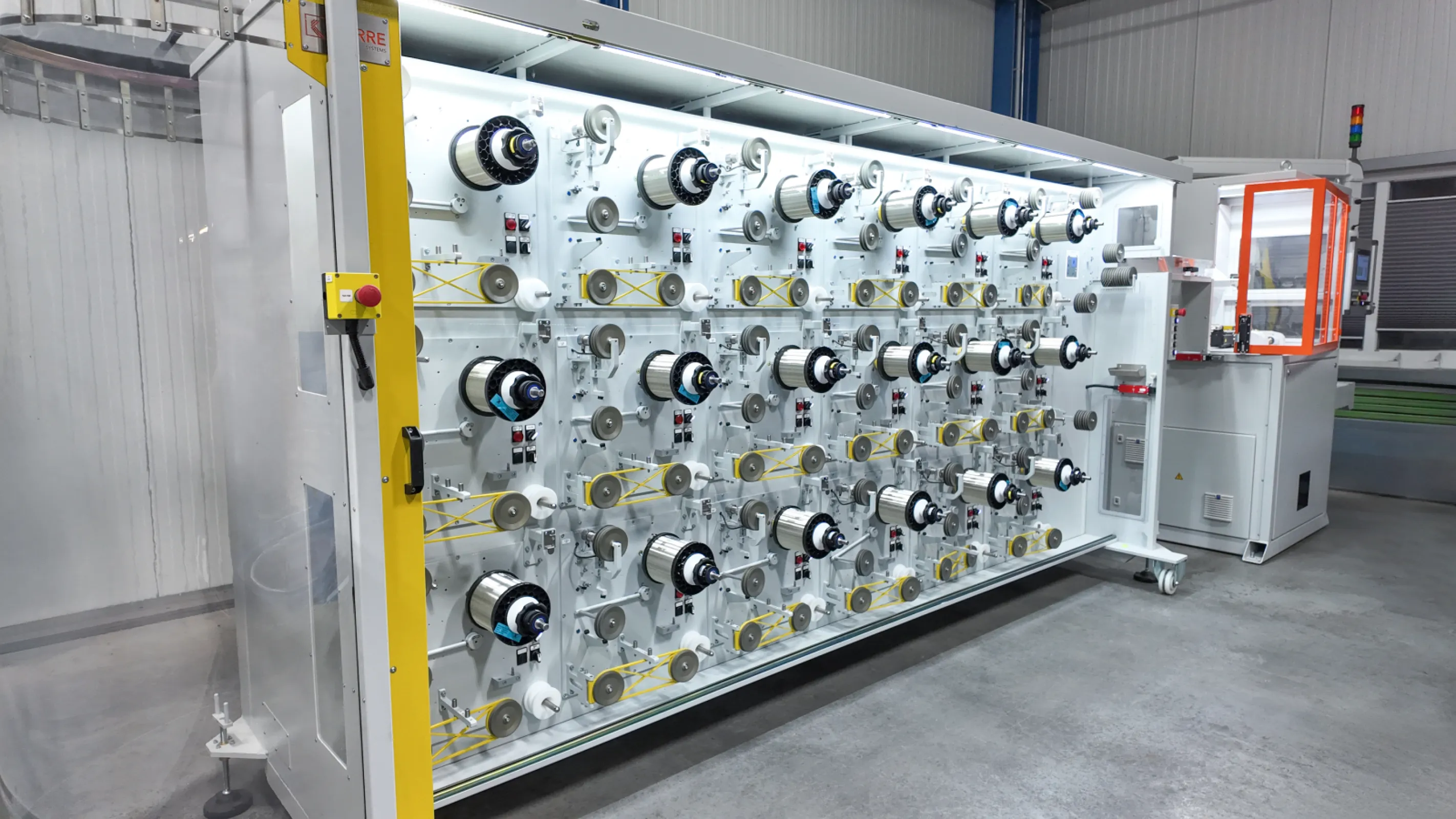 18-fold pay-off unit with take-up for braiding spools