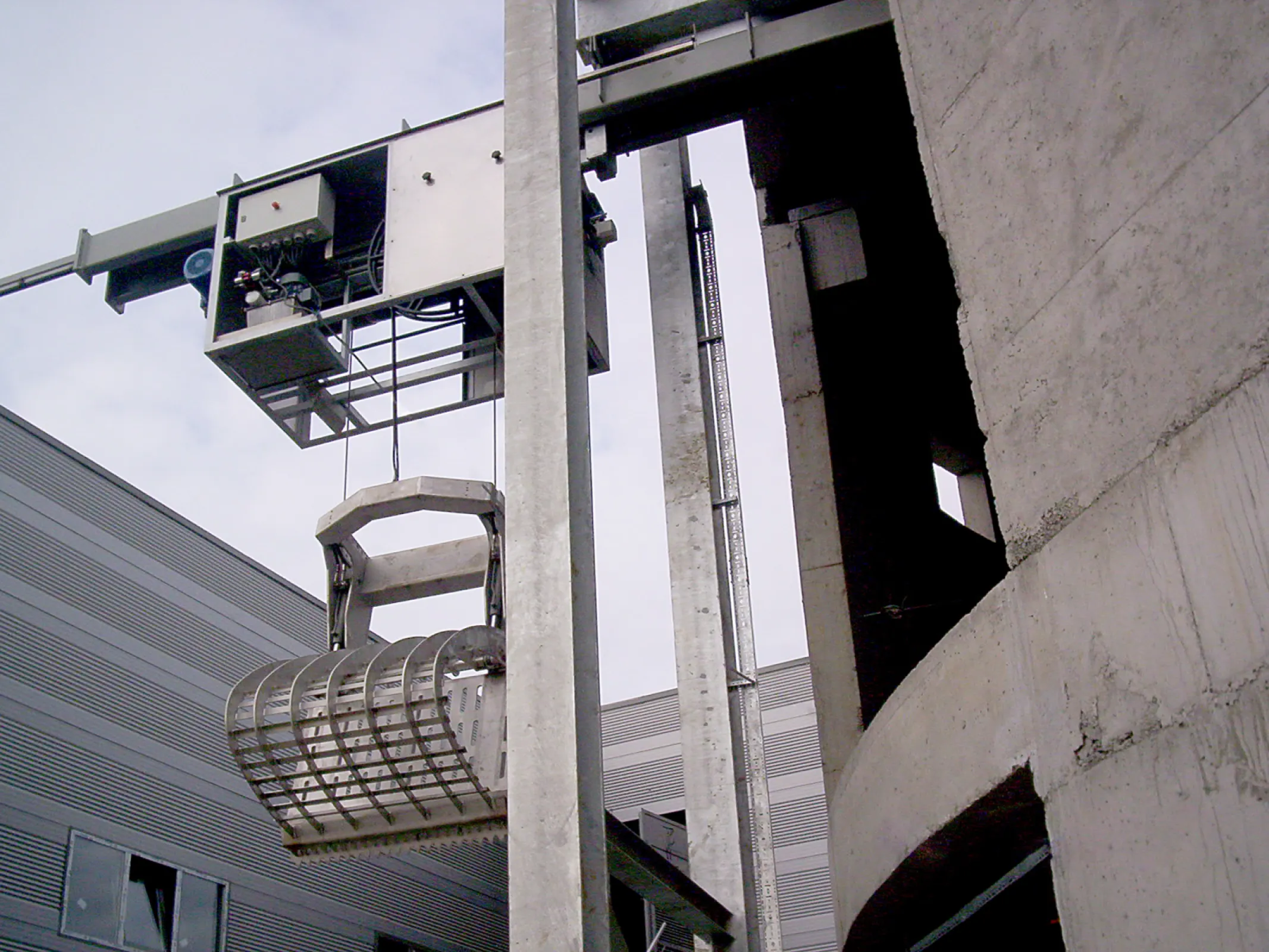 Catronic - Deep Shaft Cleaning System.