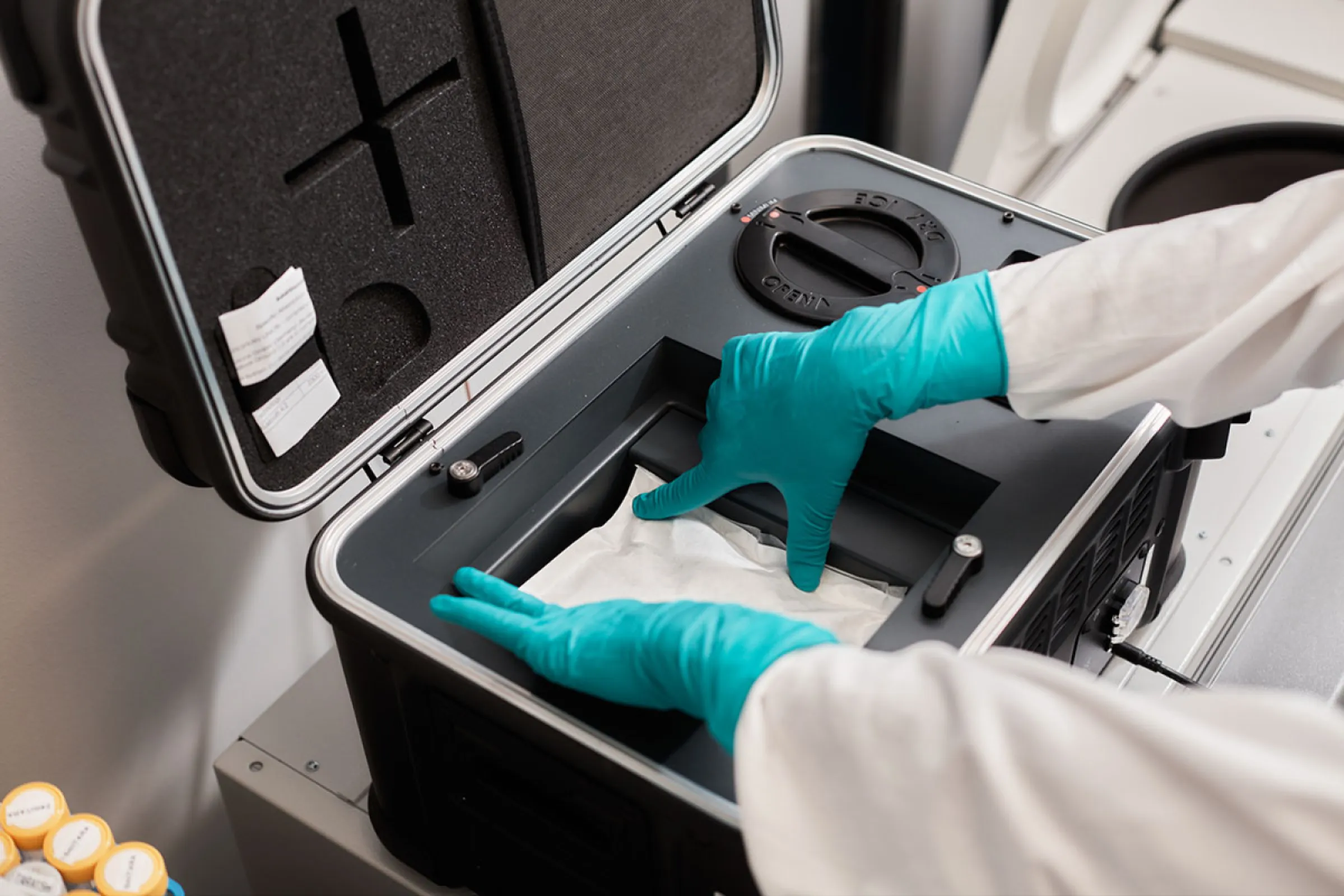 Cellbox Shipper in use