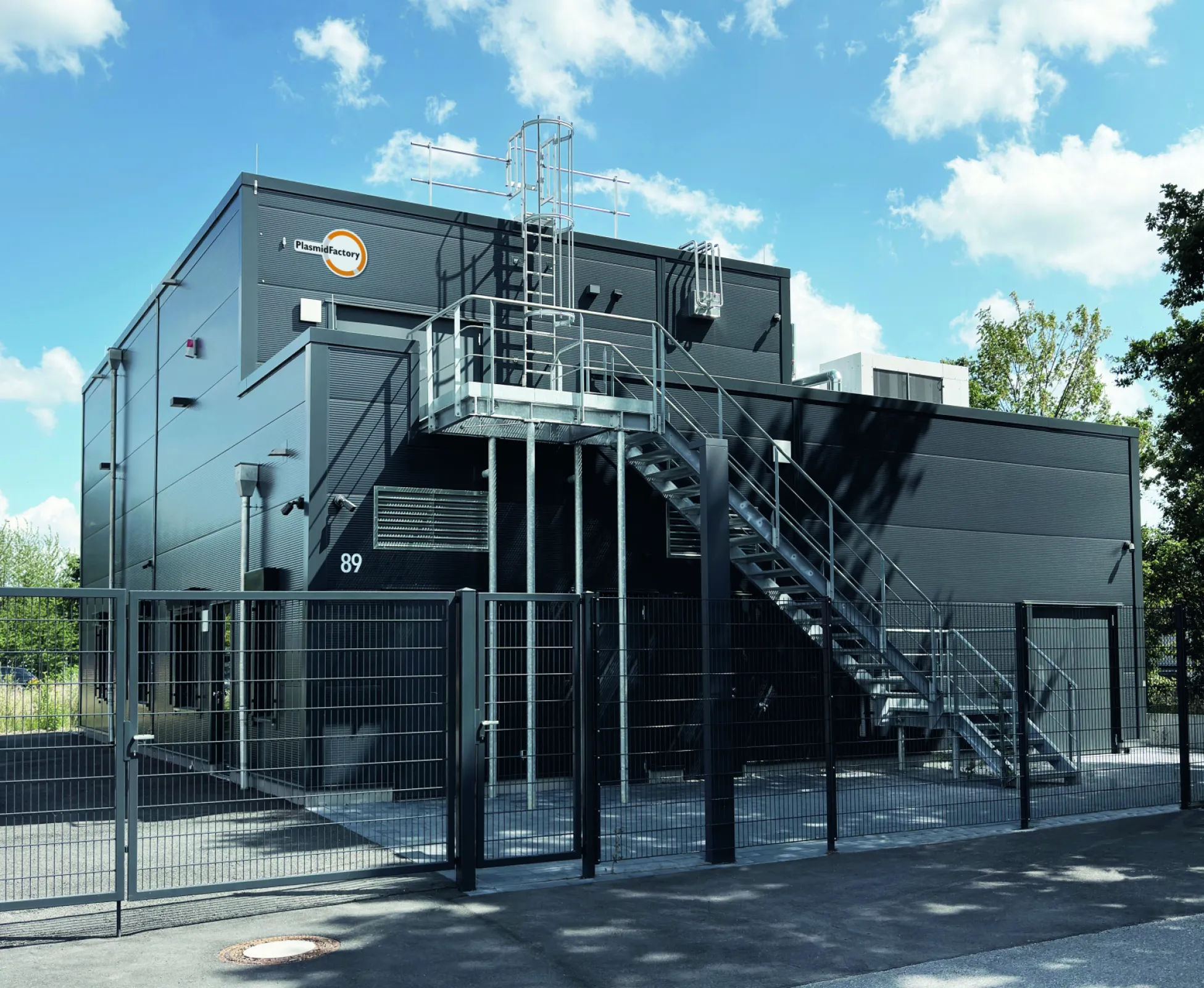 Our second HQ facility: in operation since 2020 for large scale production of High Quality DNA to be used as starting material in clinical trials.