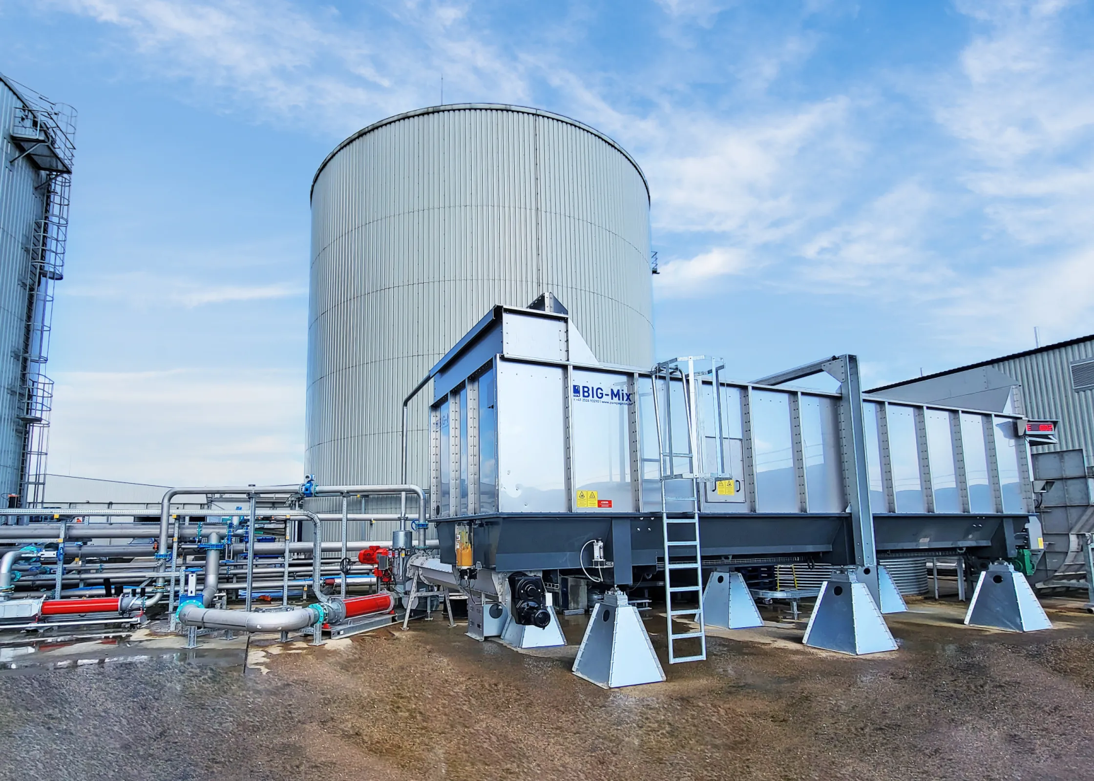 Solid feeding system connected to further processing rechnology