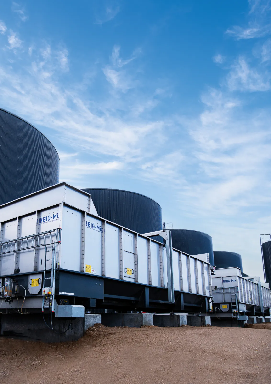 Solid feeding system incl. integrated control system