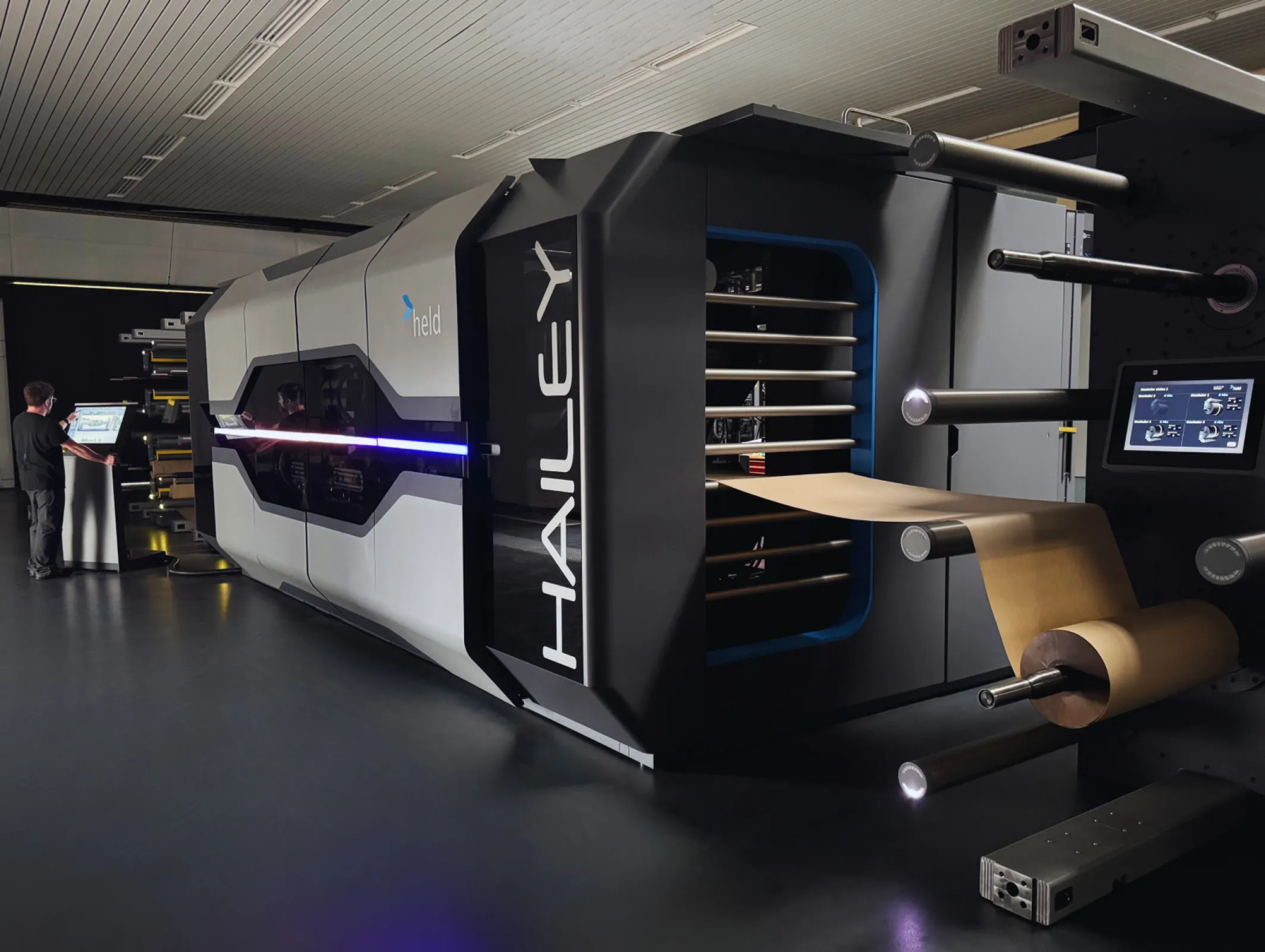 Double belt presses from HELD are the ideal production systems for the continuous production of sheet and plate materials when using the through-feed method. Using various processes, such as continuous laminating, compacting, consolidation and smoothing, they allow different materials to be processed, such as films, fabrics, mats of fibres, granulates or powders.  In each case, the respective components are run through the press between two endless steel belts – either individually or together. At the intake and the outlet, these steel belts are looped around heated steel drums. Pressure plates, with which heat and pressure are applied to the conveyed materials, are located between them in the so-called reaction zone. The temperature zones can be individually adjusted.