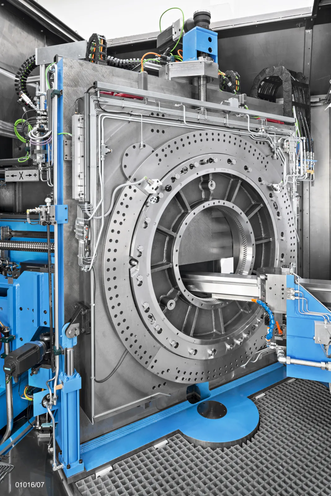 Broaching machine type RIWX 6,3 x 2200 - broaching area