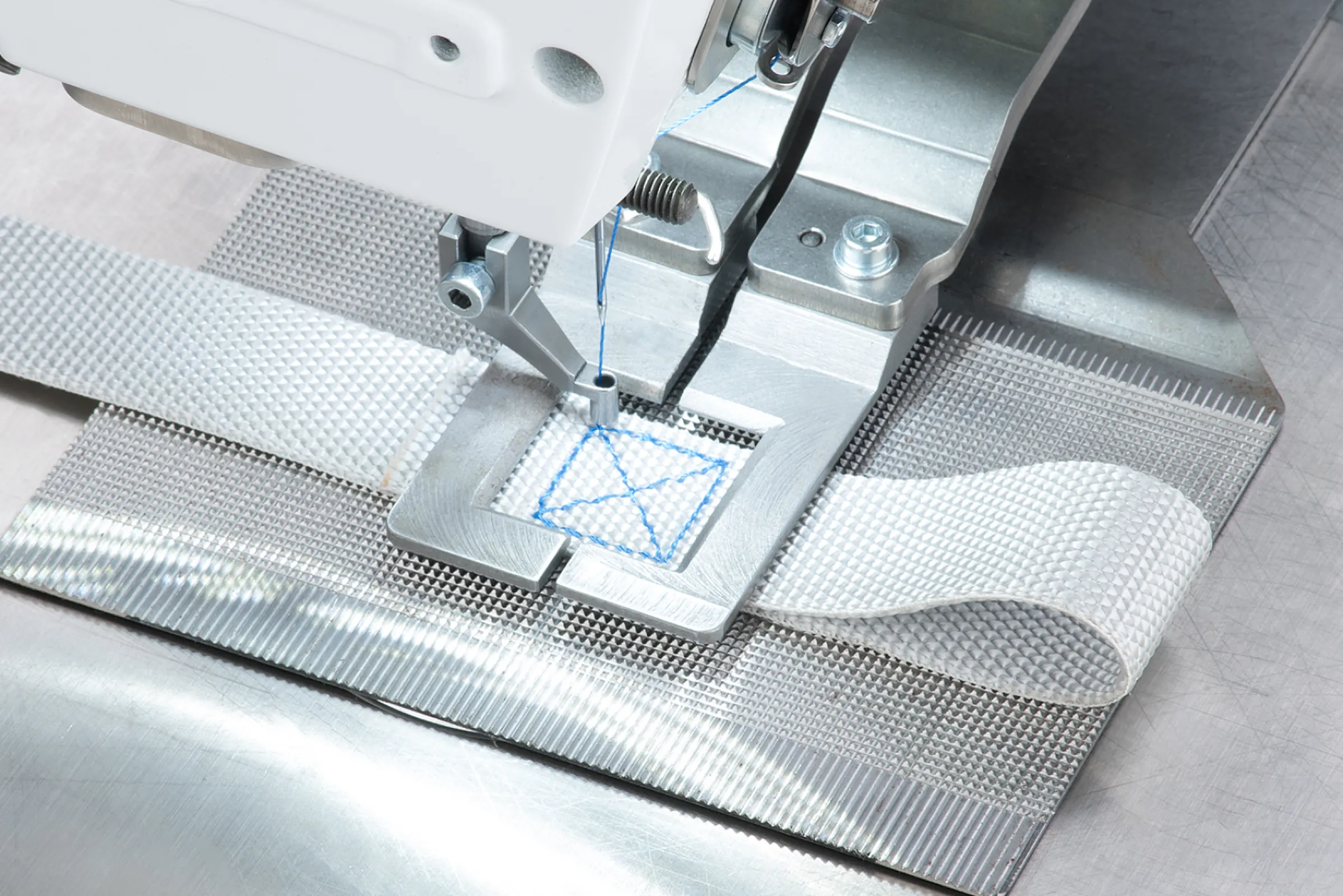 910 | Fully  digitized small-area CNC sewing unit