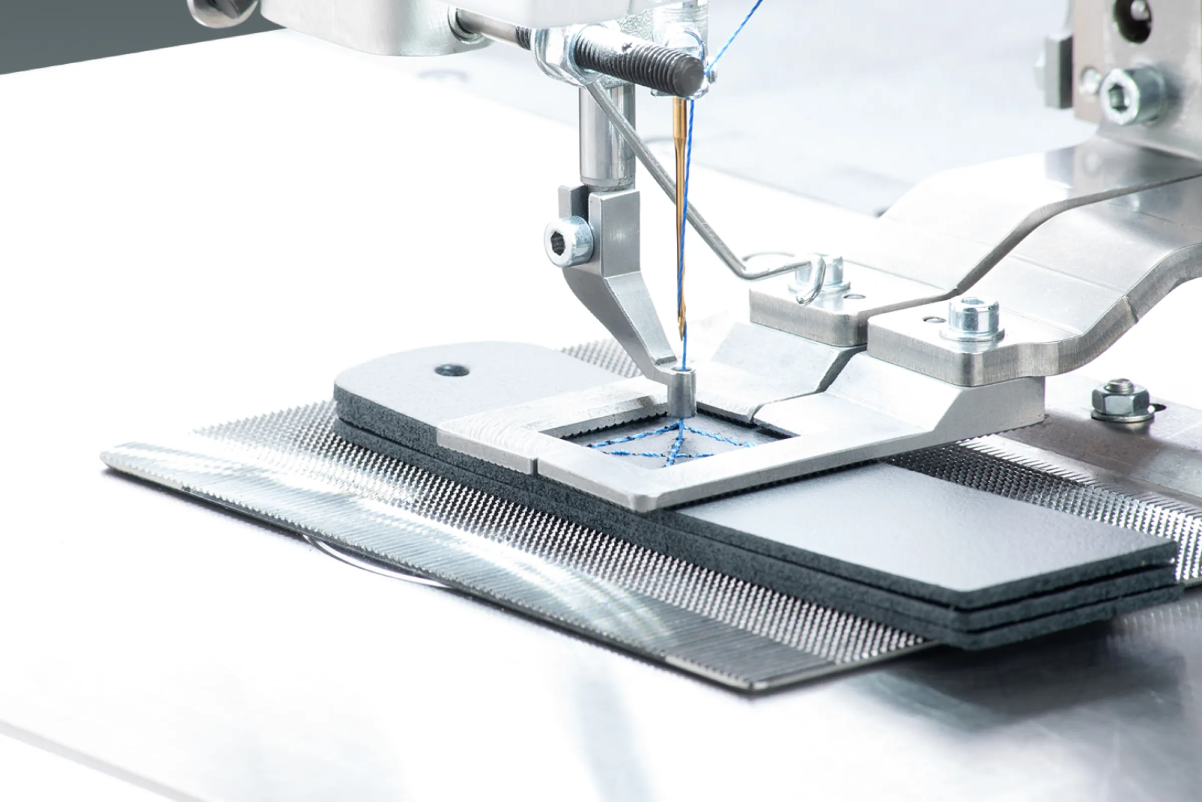 910 | Fully  digitized small-area CNC sewing unit | Material thickness