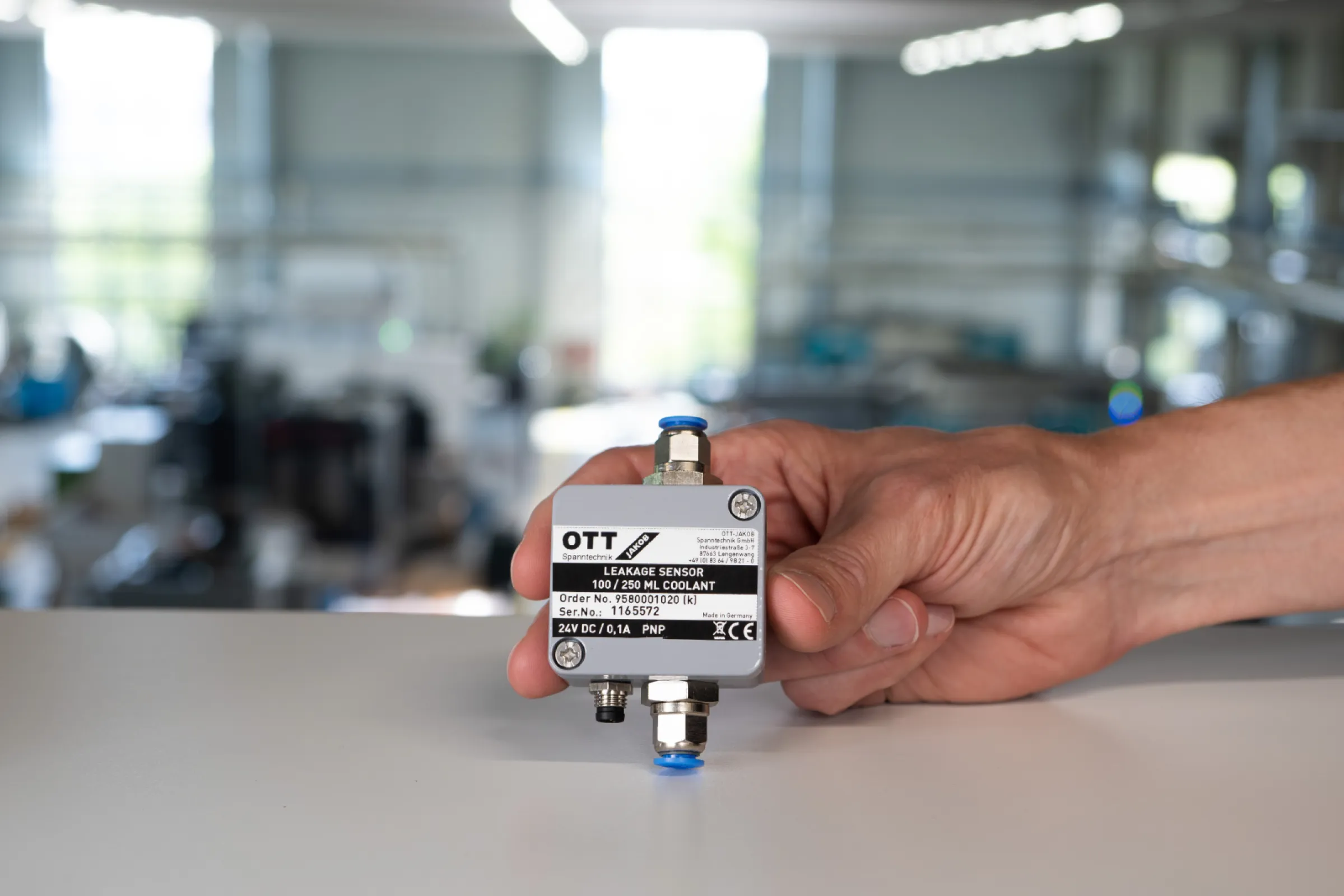 With external leakage monitoring, the calorimetric sensor is positioned in a measuring device that is installed in the leakage drain of the rotary union.