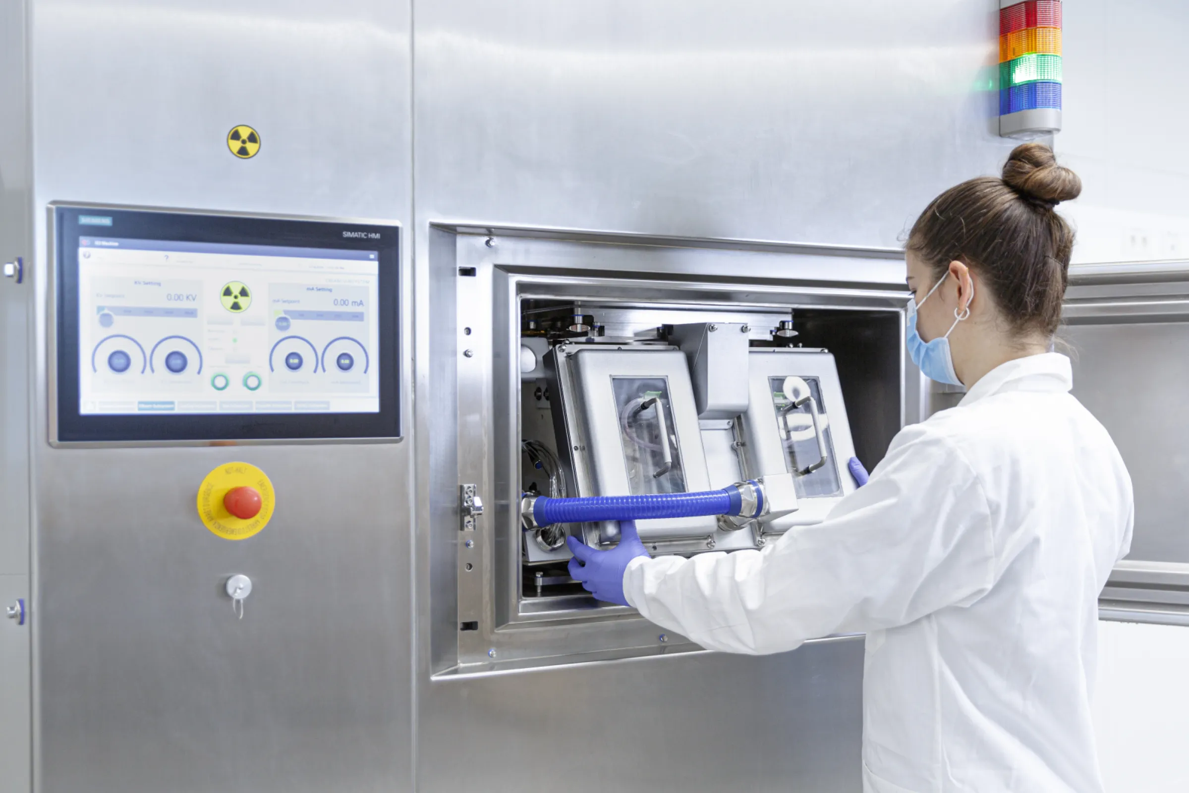 eFIT Lab: Irradiation of liquid solutions in a safe chip-based closed process. Pathogens are irradiated with a defined energy dose [kGy].