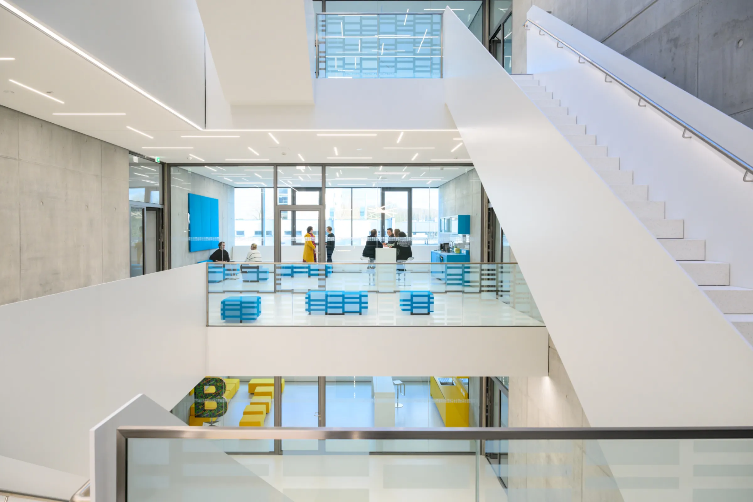 The BerlinBioCube start-up center has communal areas on each flor (© Peter Himsel)