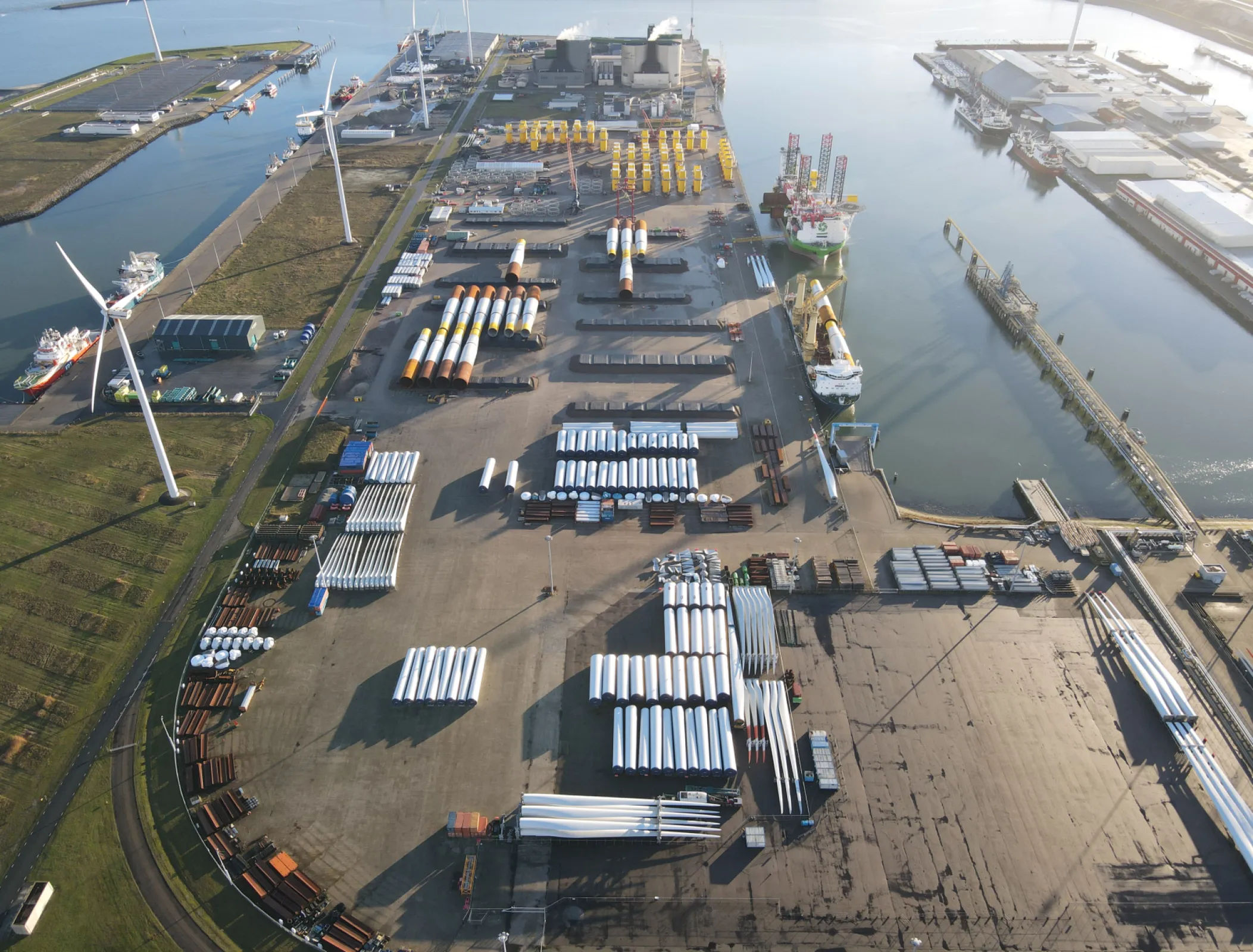 Marshalling Port Concept: Optimized handling of multiple installation vessels at one Terminal