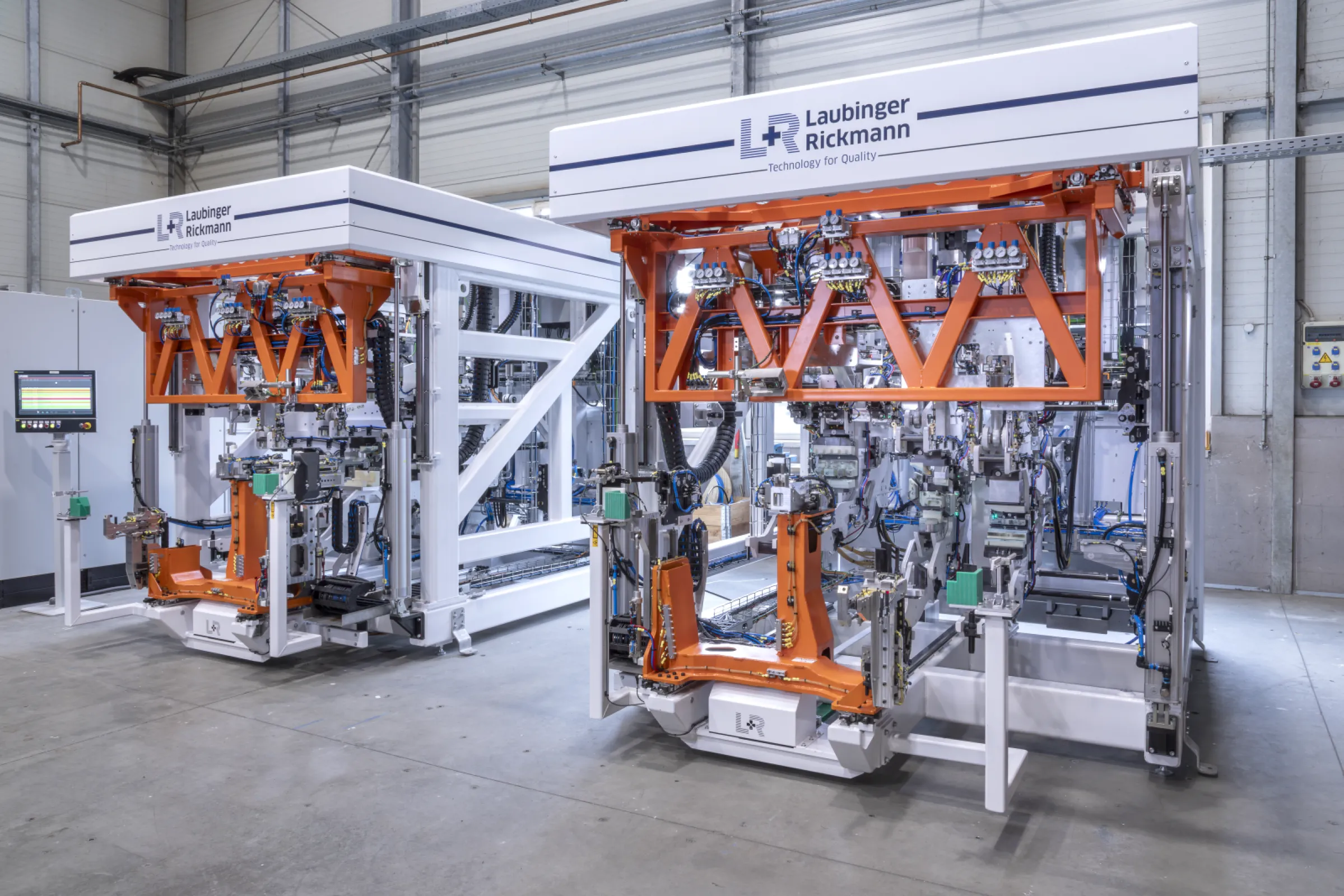 Straightening machine with two stations (LH/RH) for Longitudinal Beams