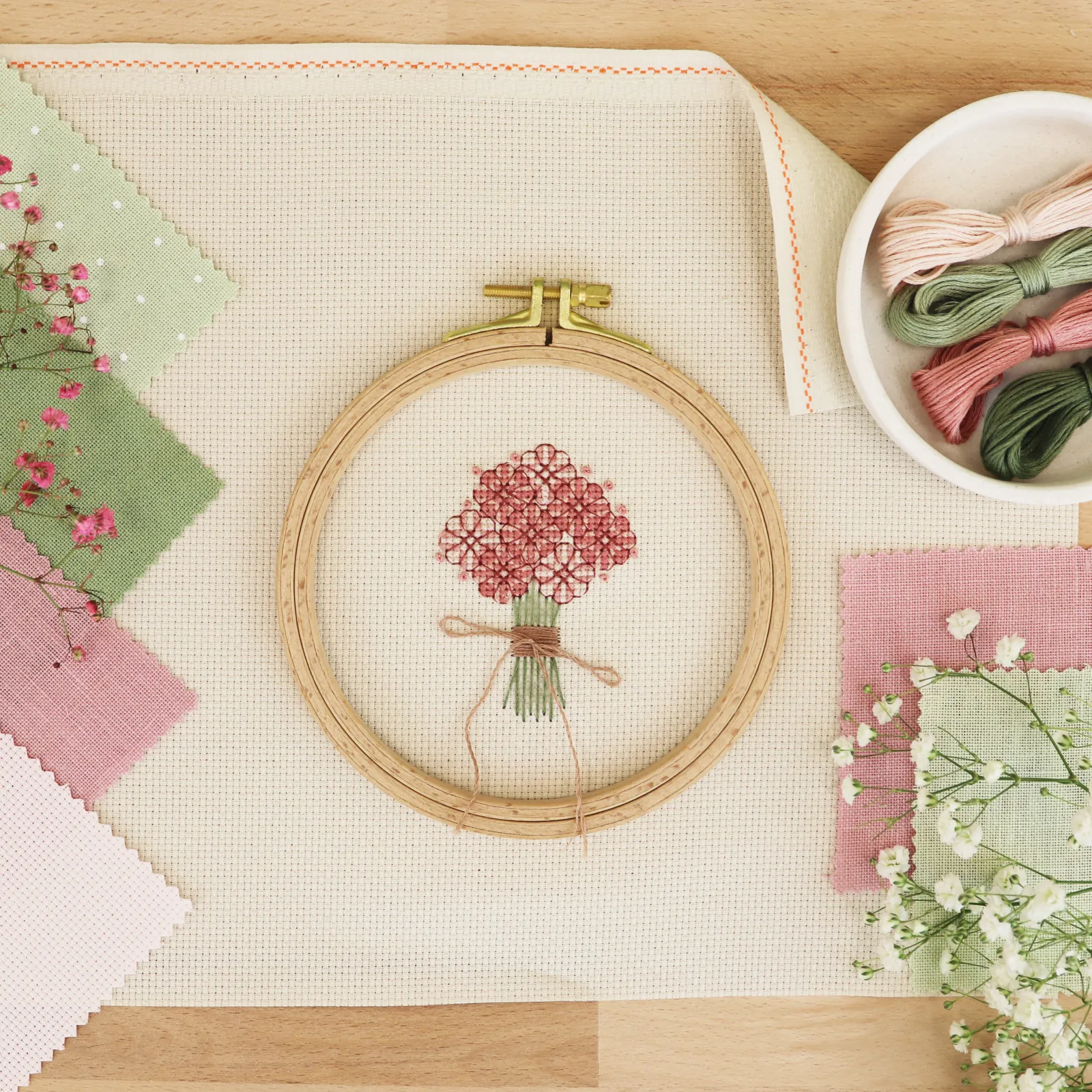 AIDA fabrics - free embroidery ideas to download at www.zweigart.de/embroidery