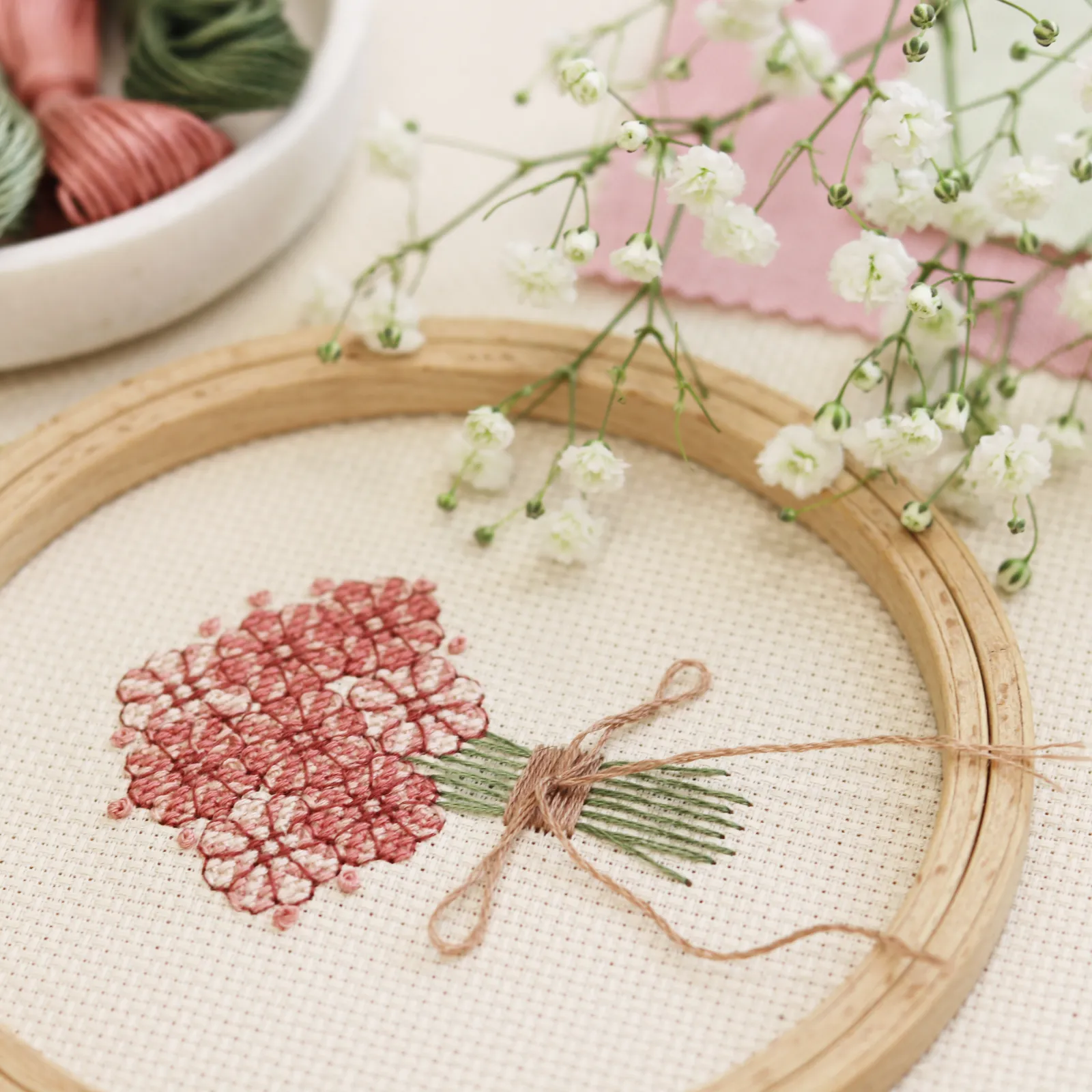 AIDA fabrics - free embroidery ideas to download at www.zweigart.de/embroidery