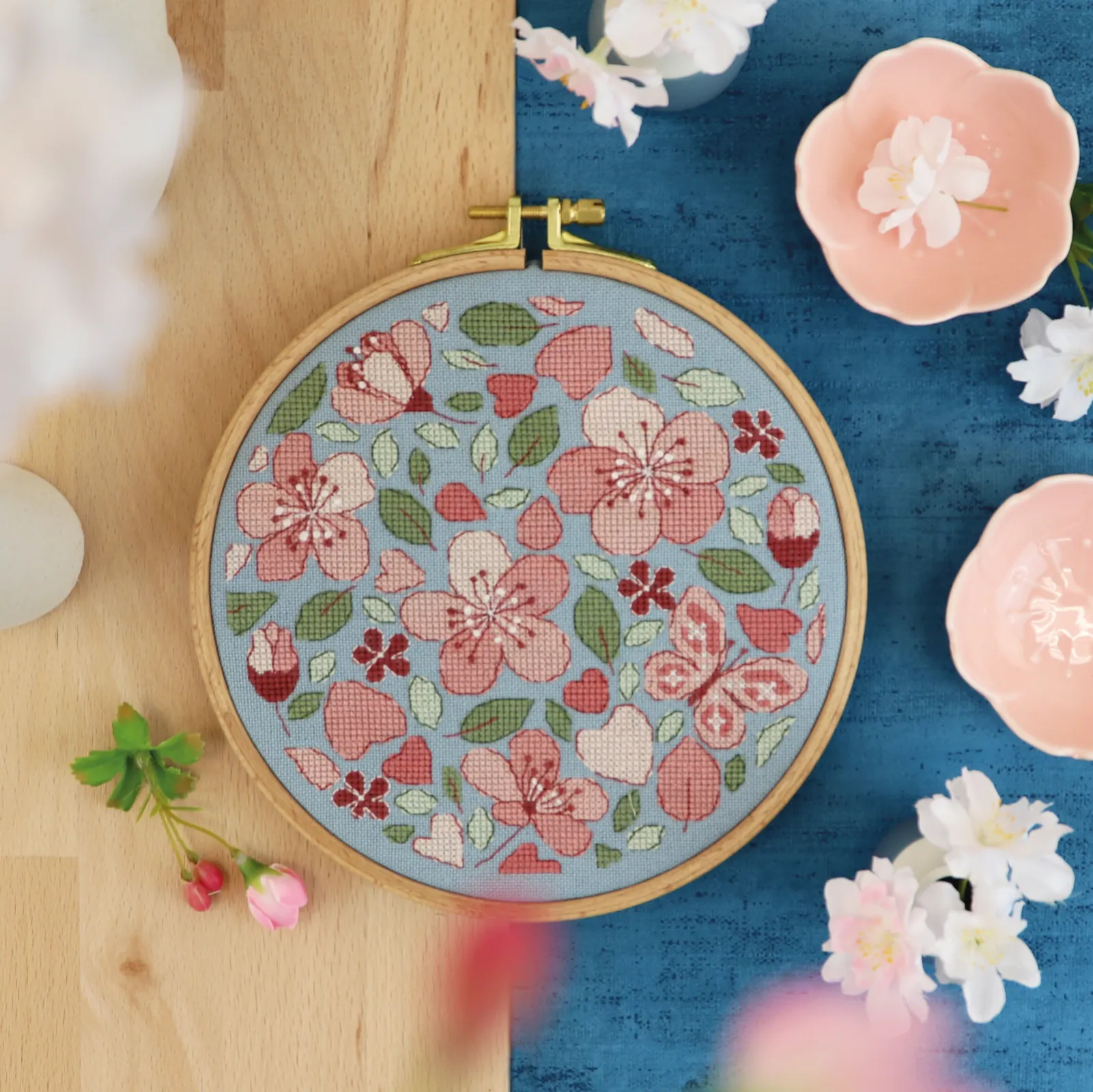 Evenweave fabrics - free embroidery ideas to download at www.zweigart.de/embroidery