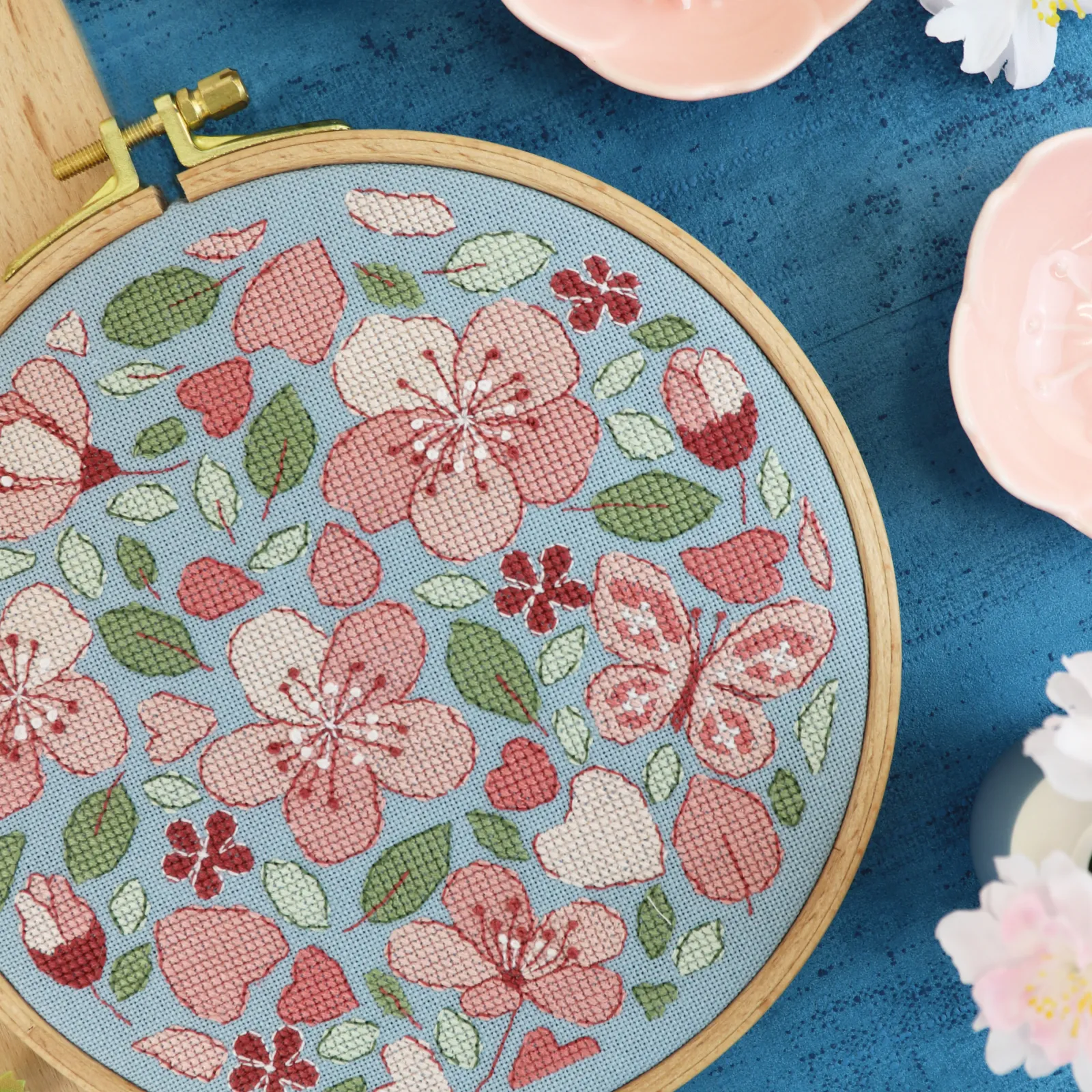 Evenweave fabrics - free embroidery ideas to download at www.zweigart.de/embroidery