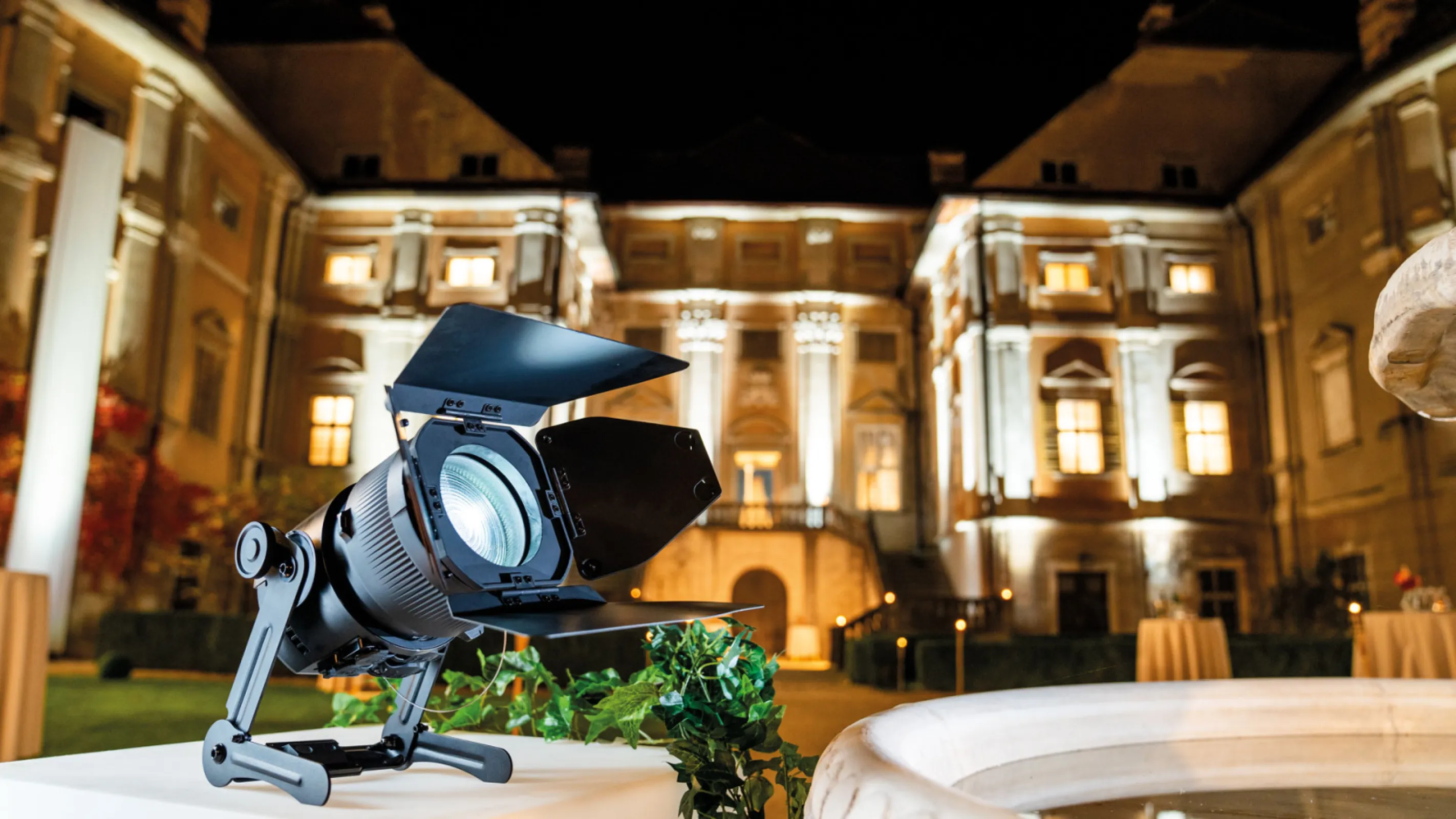 QuikSpot with 360° rotateble BarnDoors with SafetyLink