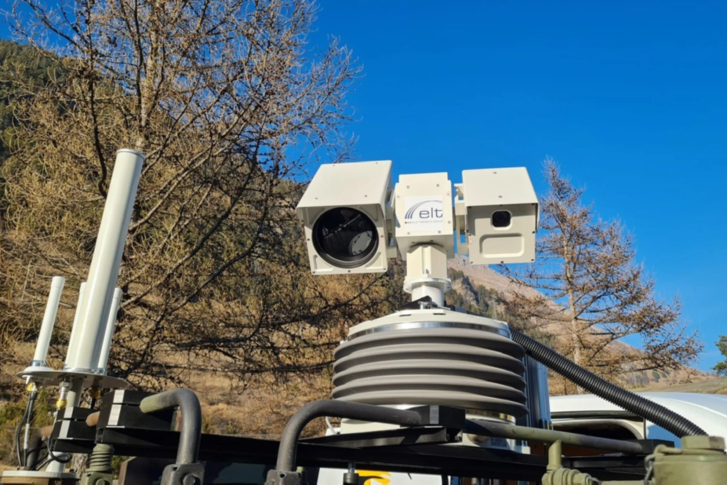 SOMAG Gyro Stabilization Mount NSM 400 stabilizing an electro optical sensor system