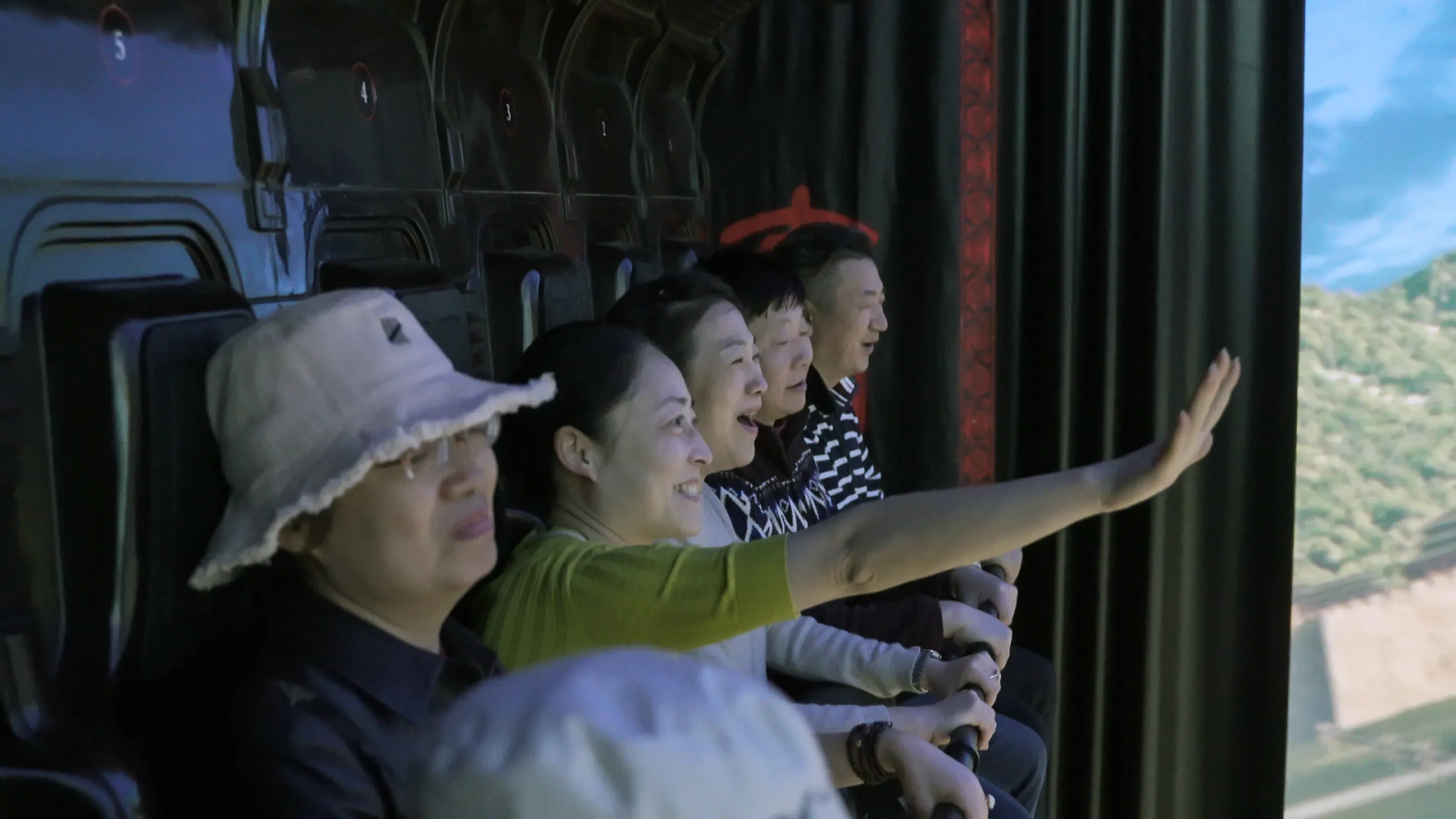 flyDome flying theater