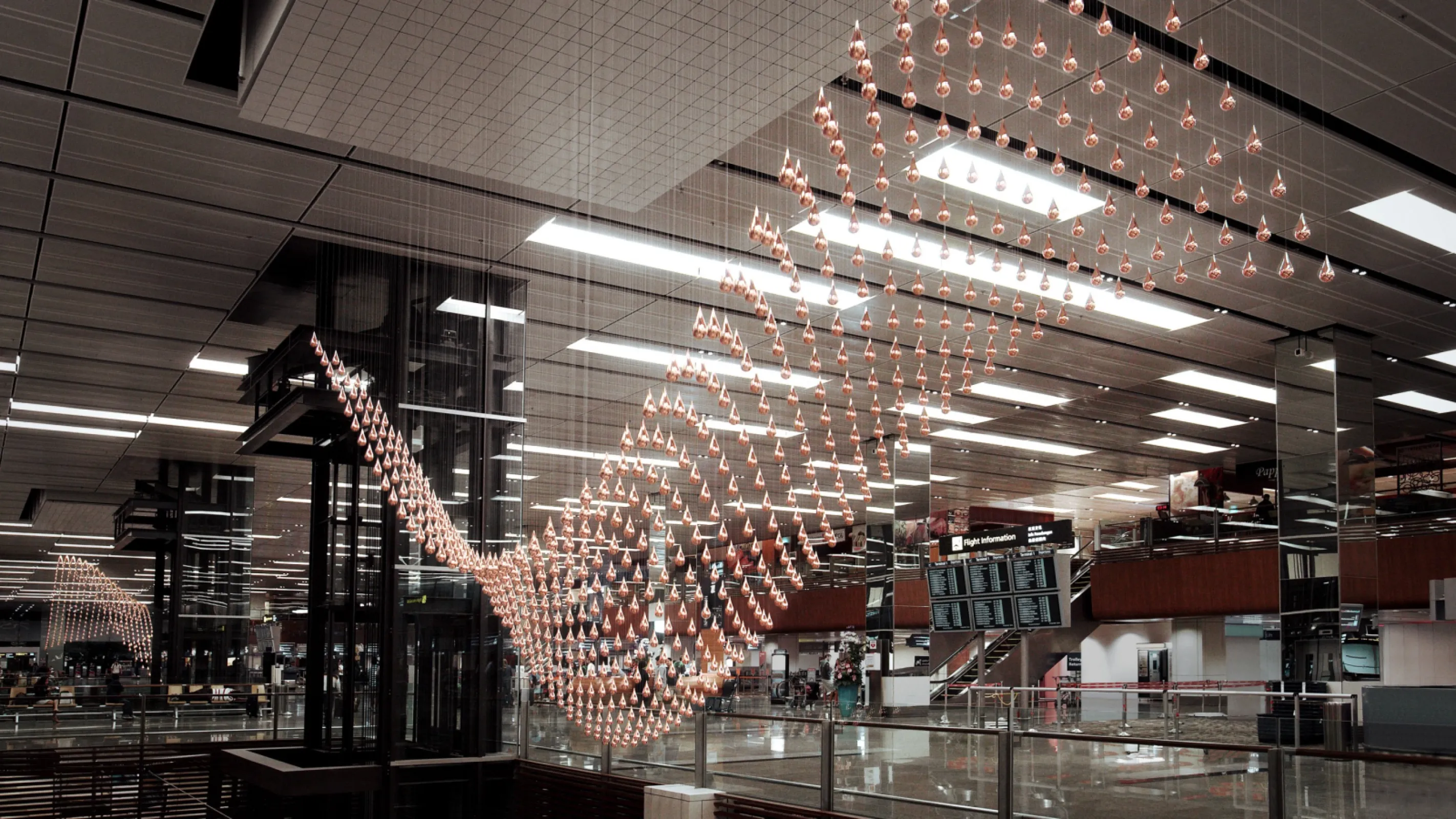 Kinetic Rain // Client: Changi Airport Group Singapore // Design: ART+COM Studios // In operation since: 2012