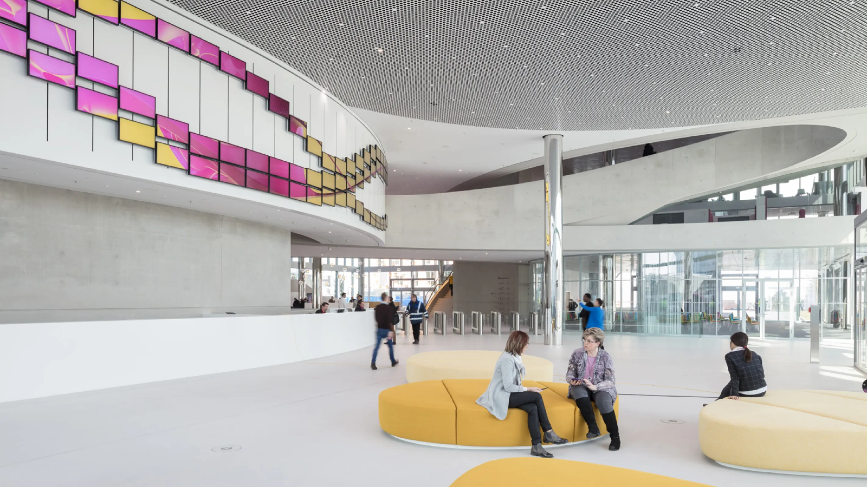 Inspiration Wall // Client: Merck KGaA Darmstadt, Germany // Design: ART+COM Studios // In operation since: 2018