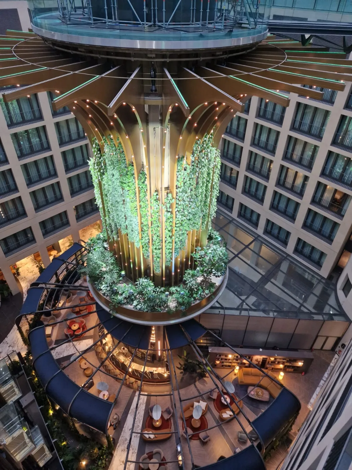 Living Tree // Client: Union Investment Real Estate / kpm3 // Design: dan pearlman Group // In operation since: 2025