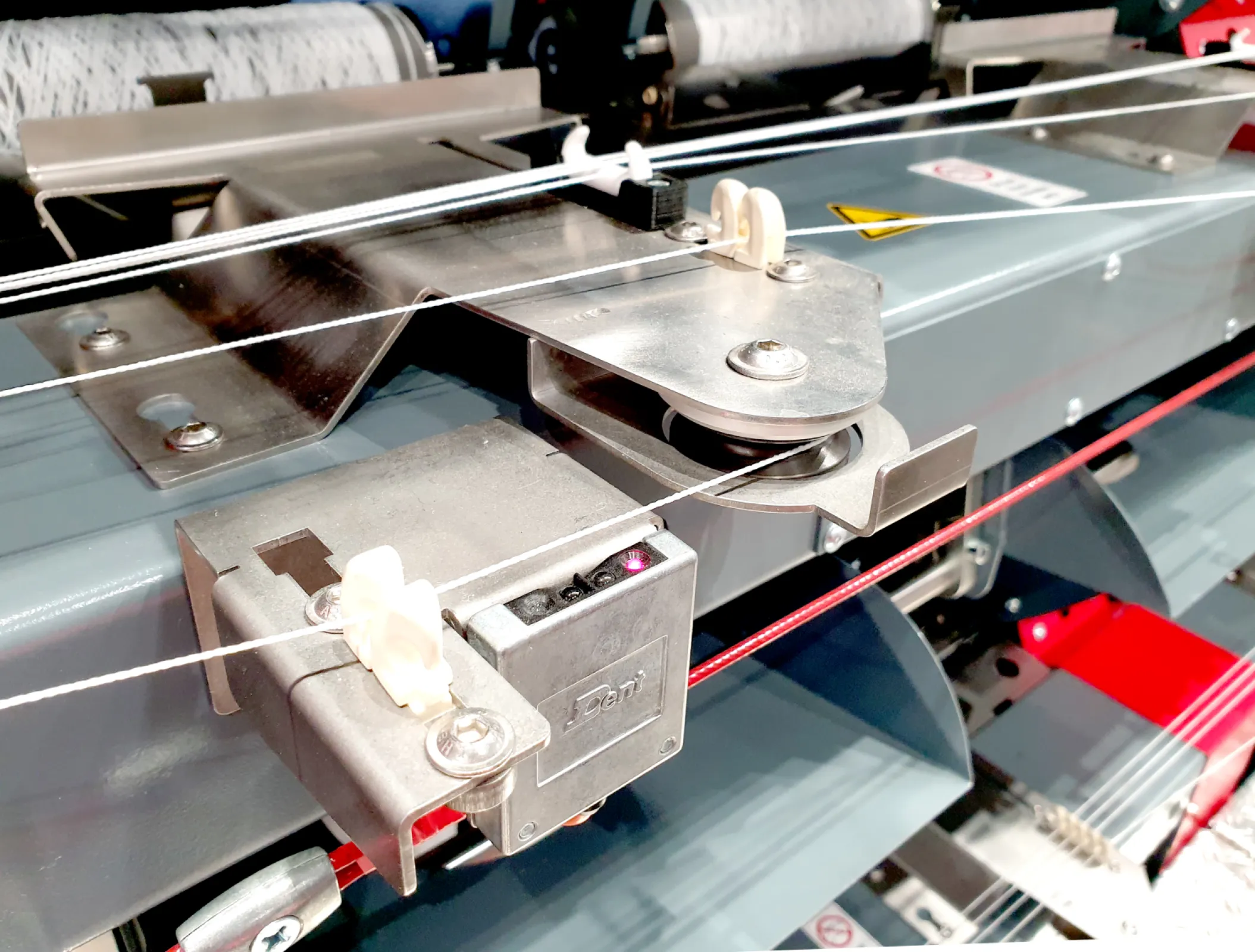 Up to 20 bobbins can be wound on each of the 3 decks of the Winder