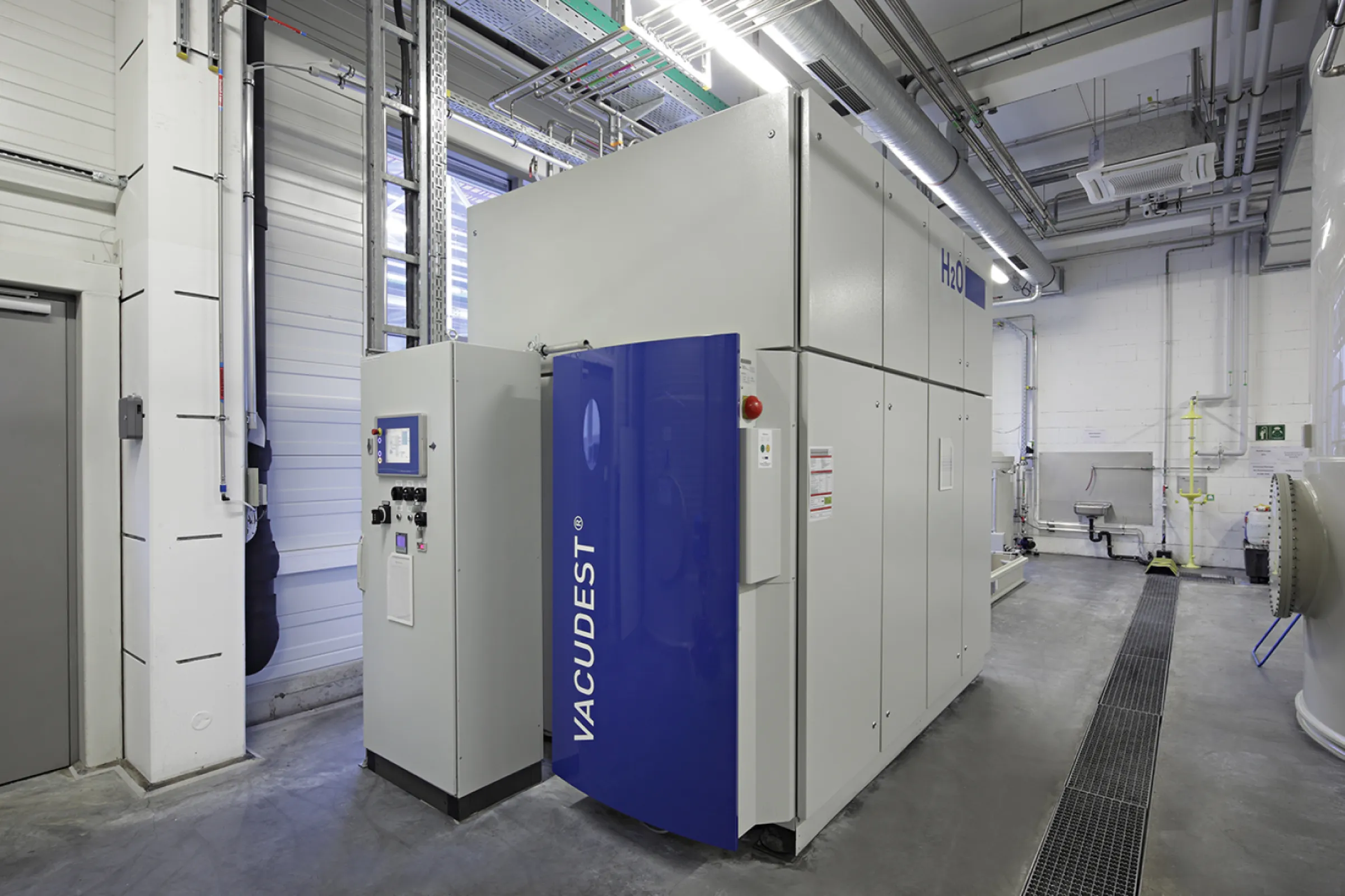 Our VACUDEST technology reliably removes traces of active substances from your wastewater. This not only provides you with a plus in safety, but also protects our environment.