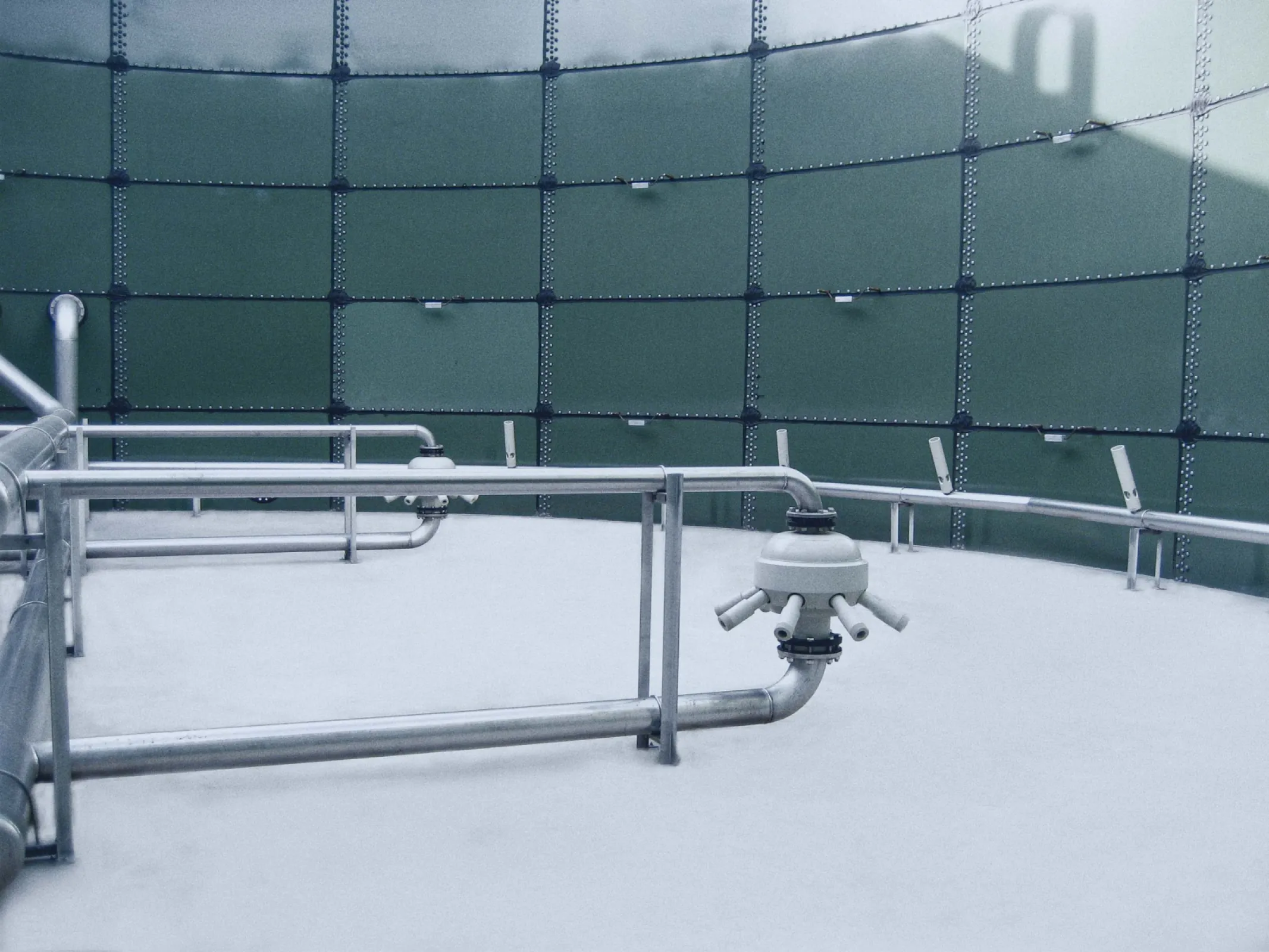 Ejectors and mixing nozzles for aeration and complete intermixing in an SBR reactor