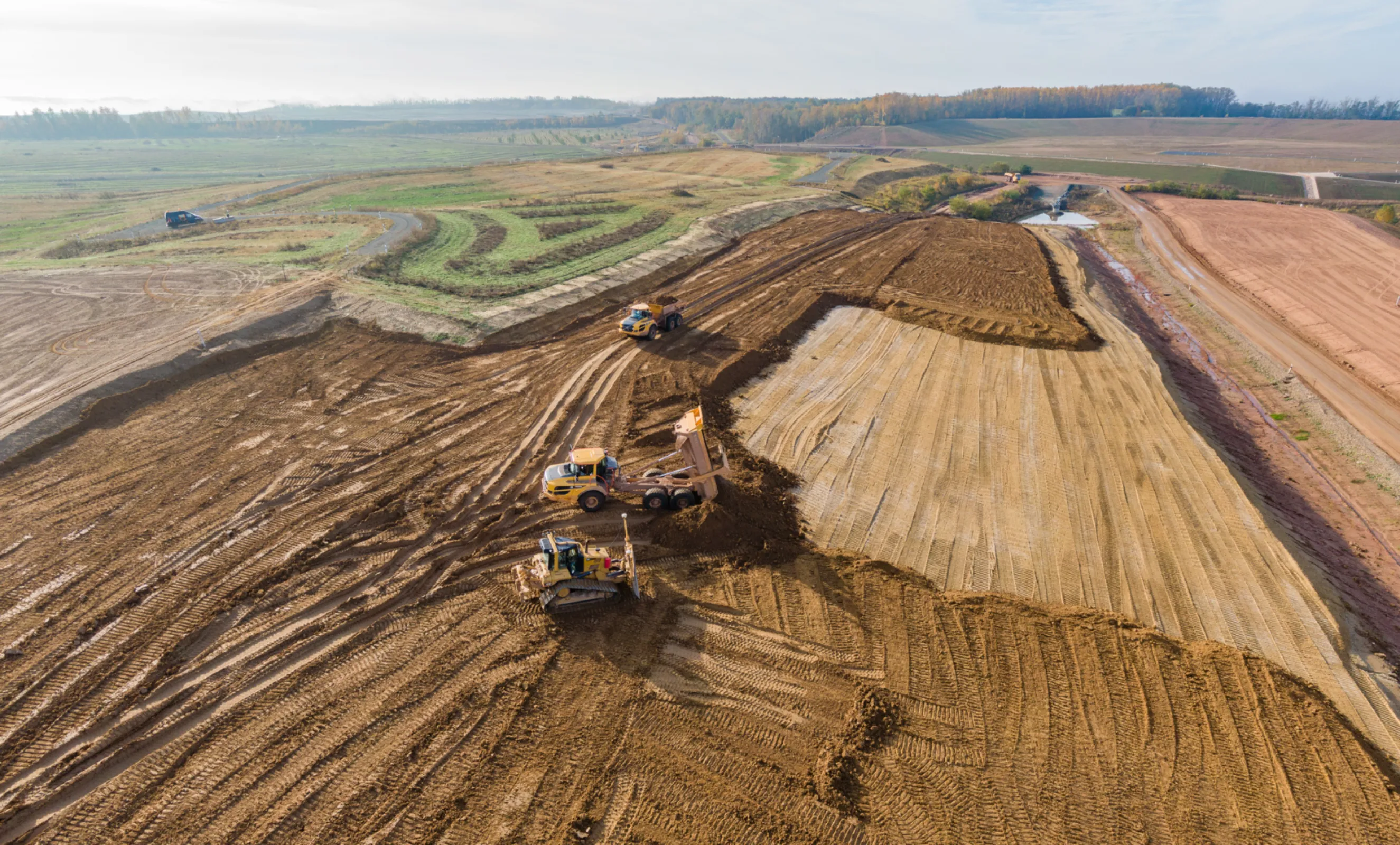 Remediation of tailings management facilities: contouring and final coverage