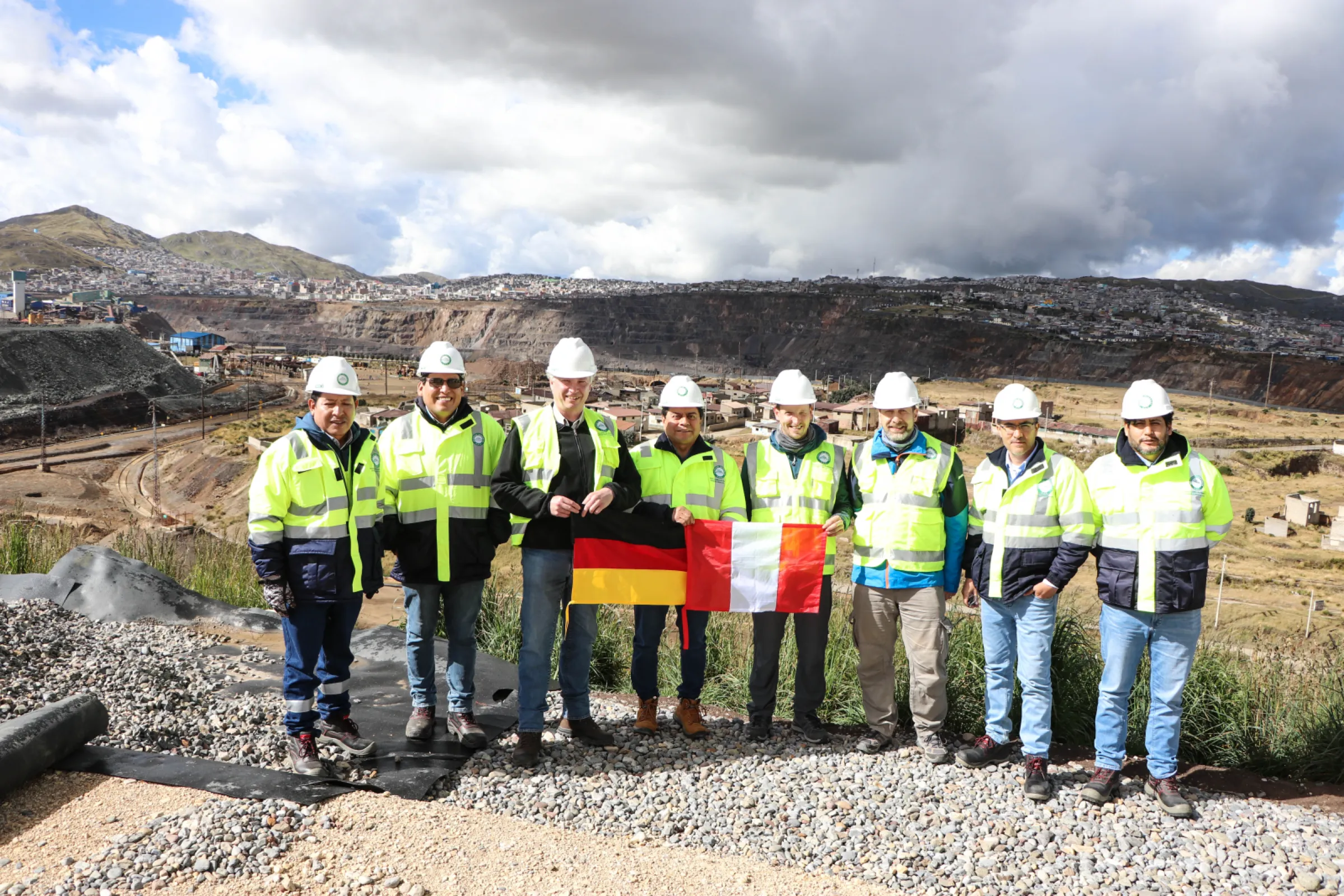 International collaboration and know-how transfer in mine remediation (Source: AMSAC)