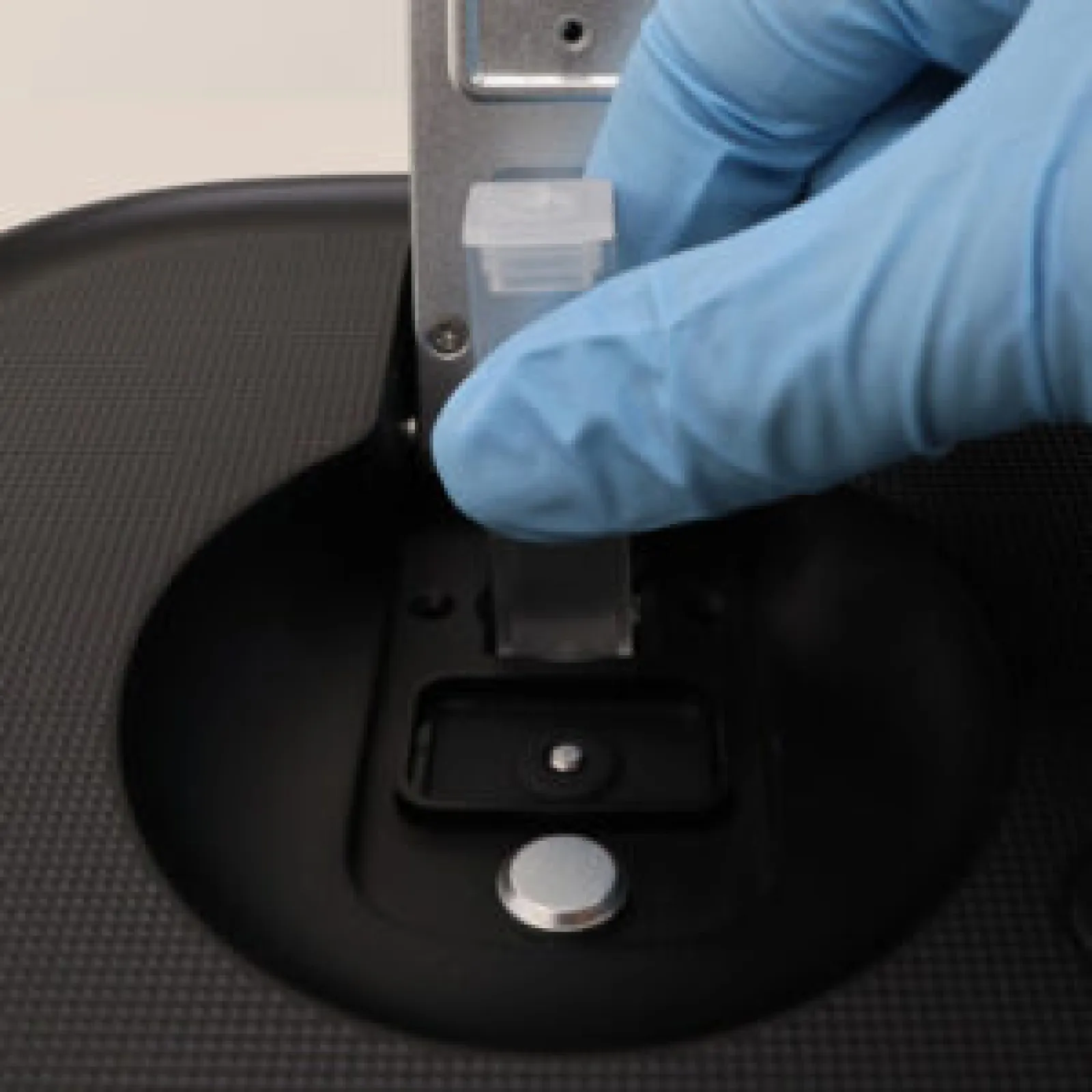 FastGene NanoView Photometer | Cuvette loading