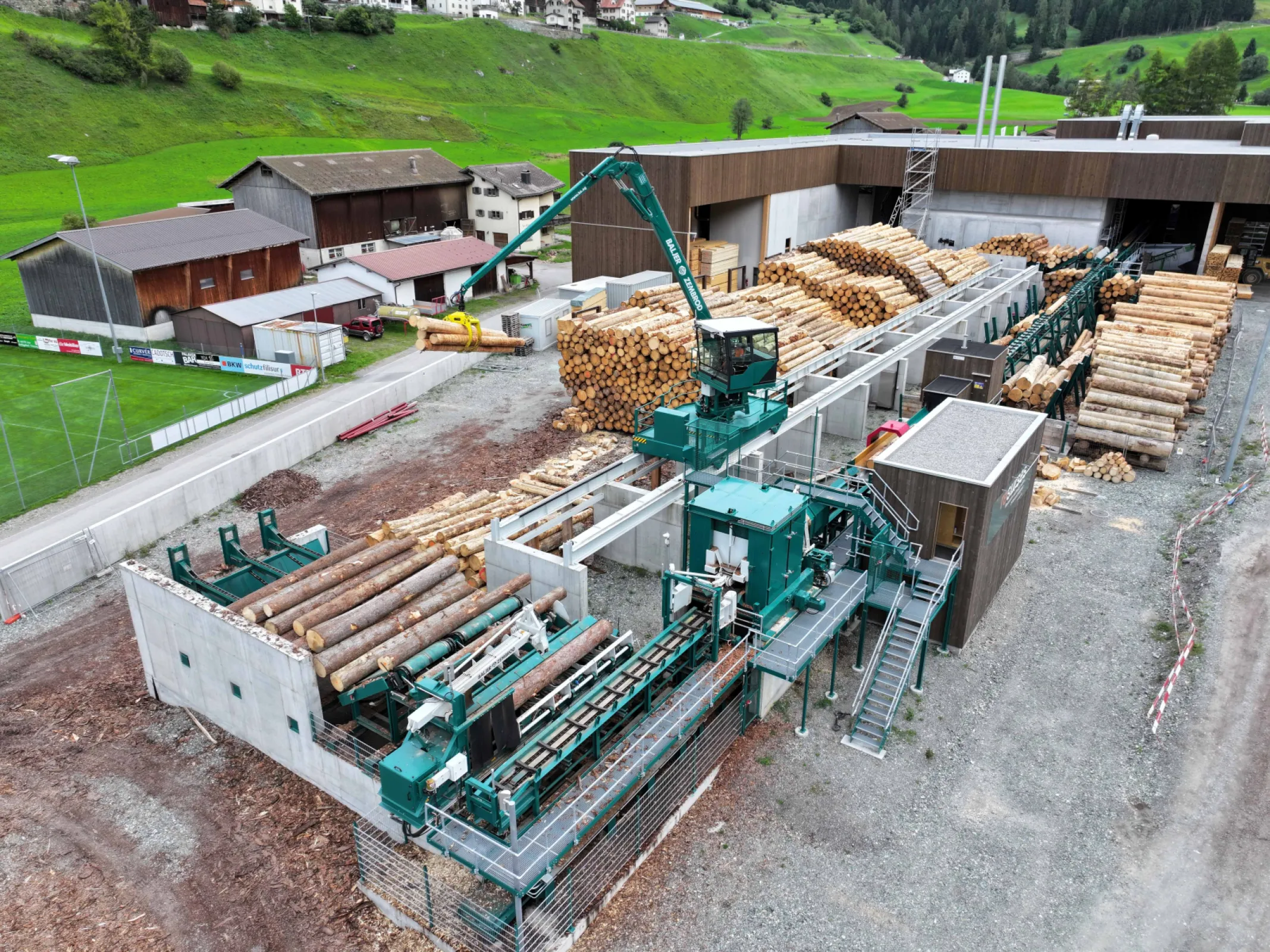 Mechanised stationary logyard