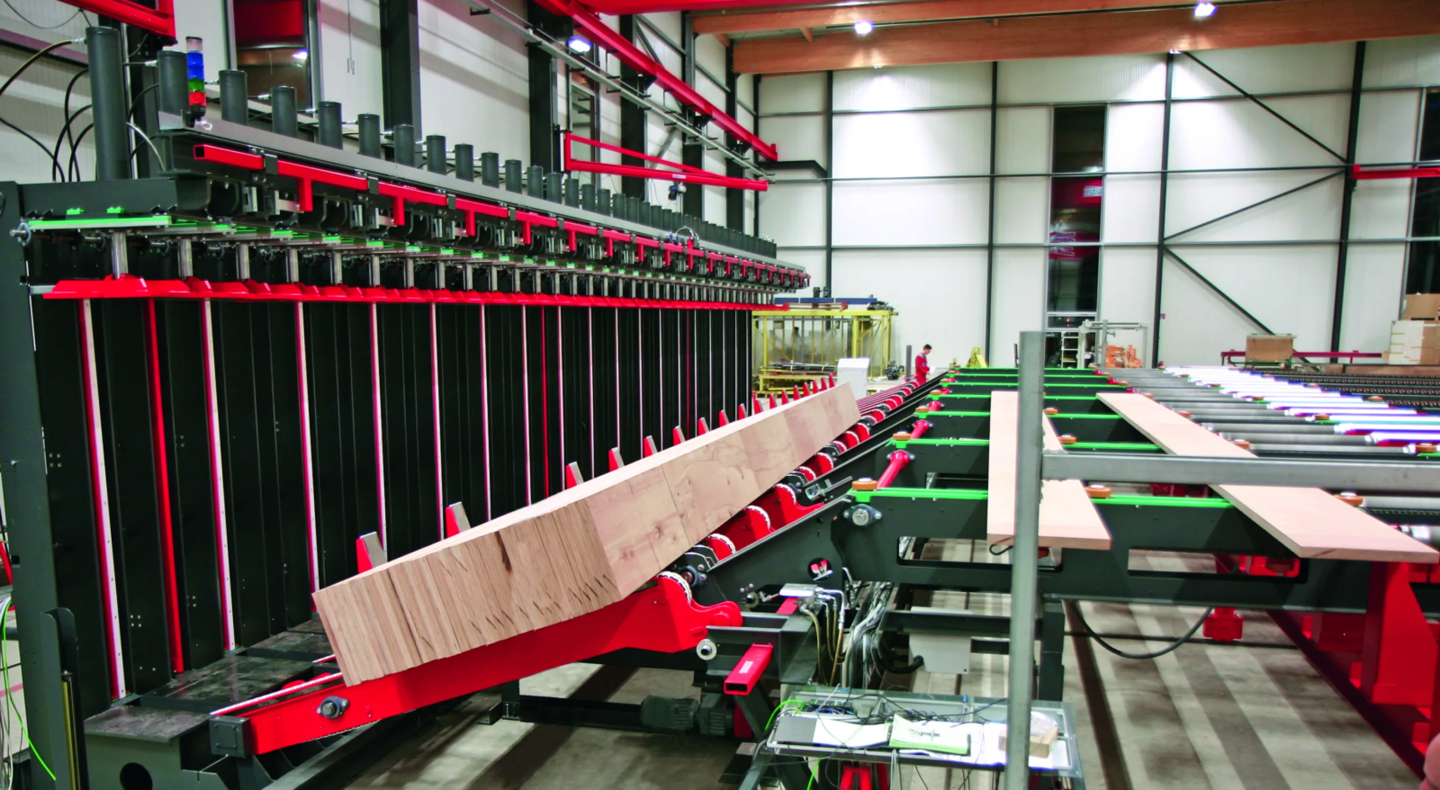 TimberPress T 120: GLT press for order-based production up to batch size 1