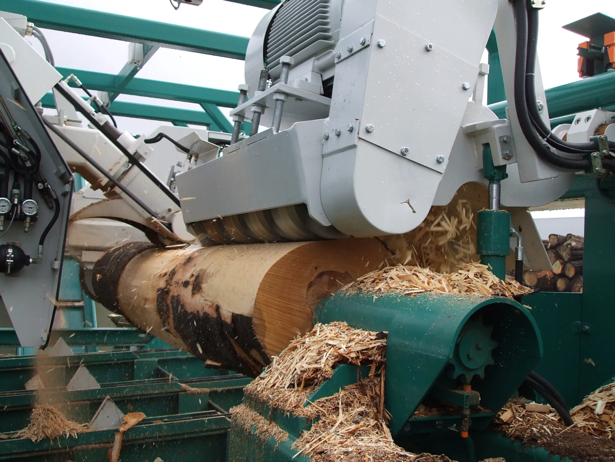 Combination Reducer and Debarker