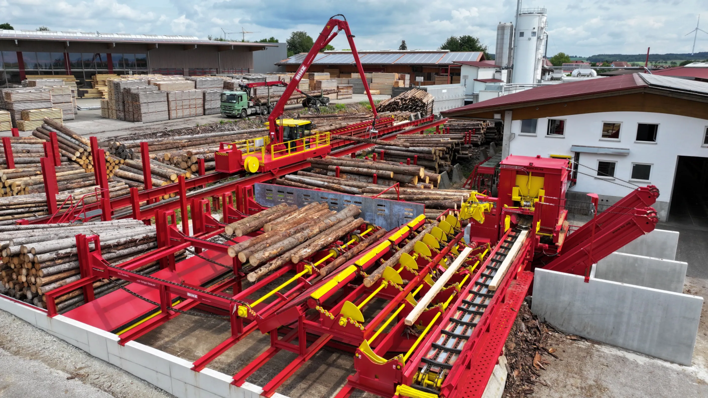 Mechanised stationary logyard