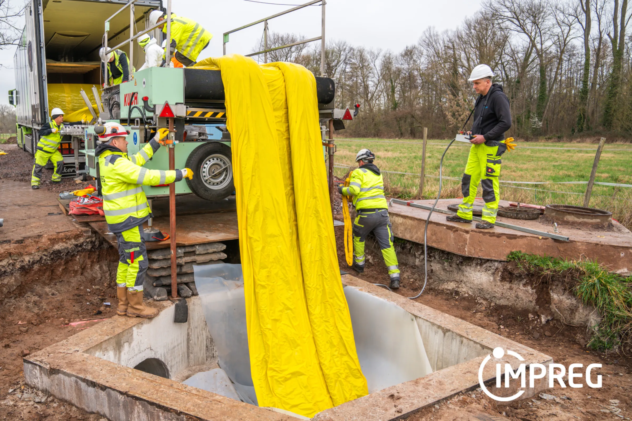Inserting a heavy IMPREGLiner with the help of a conveyor belt