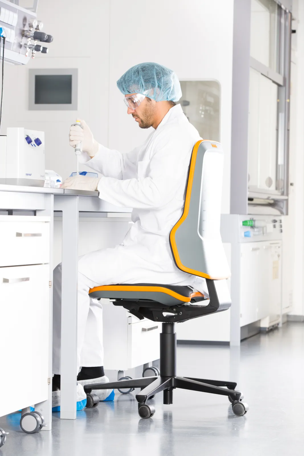 NEON LABORATORY CHAIRS