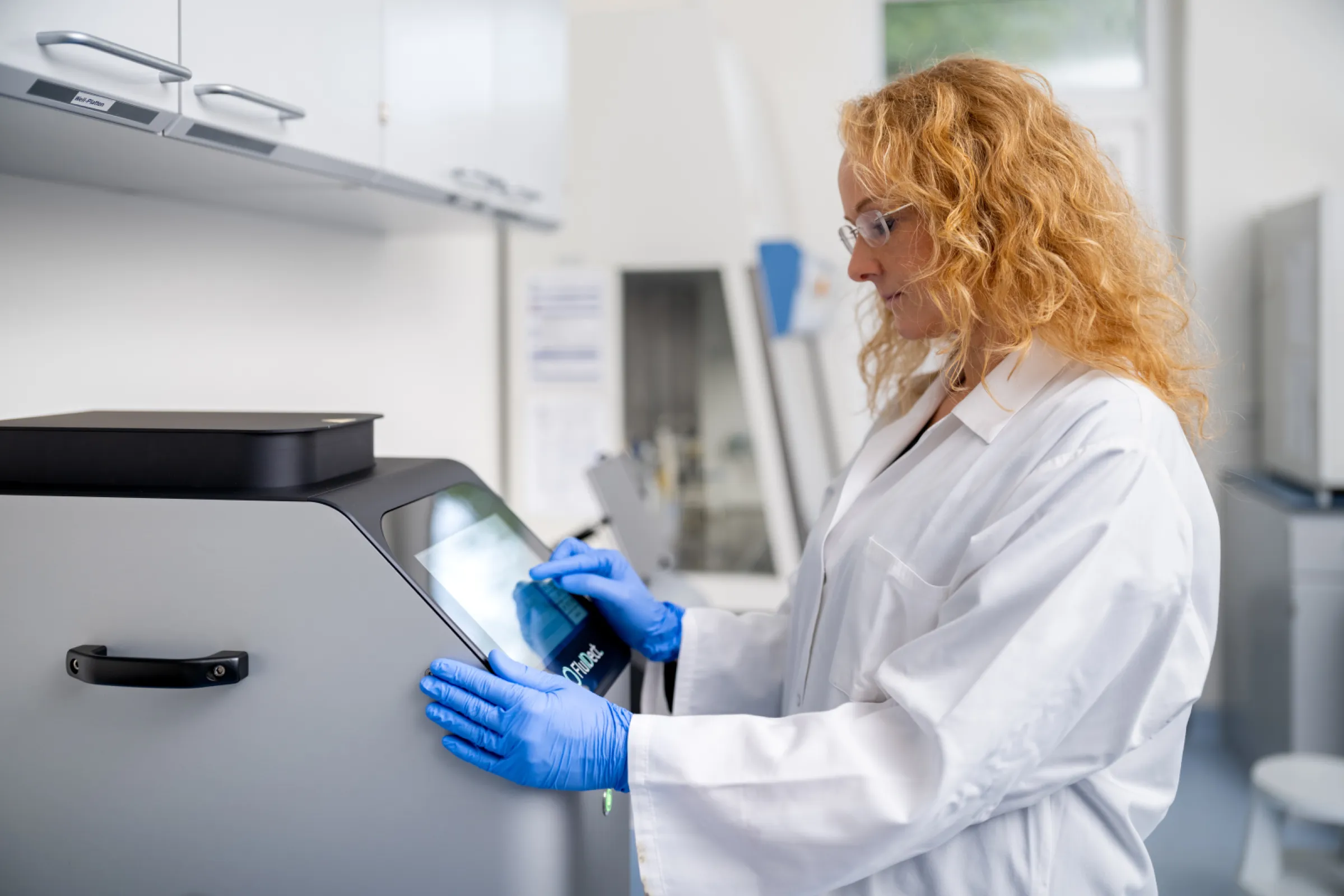 SpheroScan Explorer in a laboratory environment.