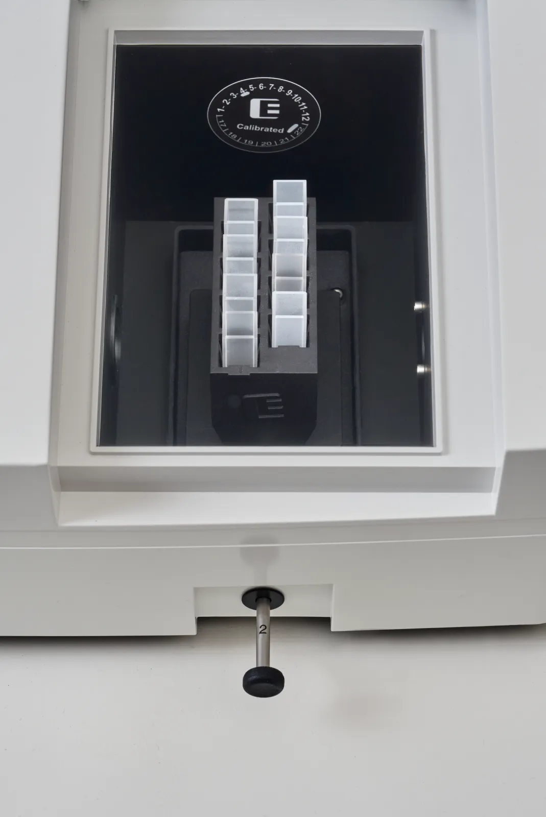 Magnetic quick change cell holder 8 x 10x10 mm cells (optionally available) standard is 4 x 10x10 mm cells.